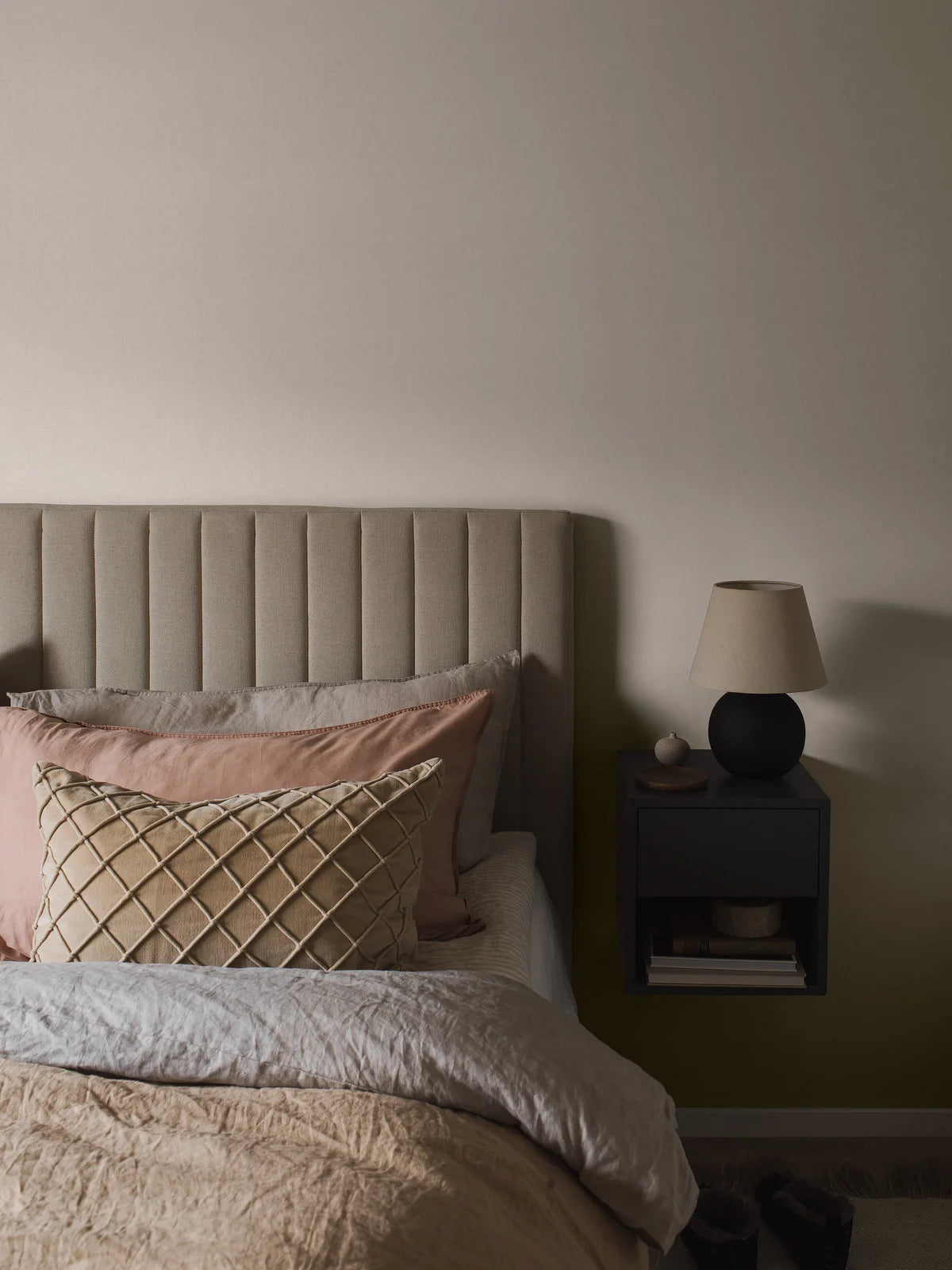 Structural paper fleece wallpaper VEGA light beige