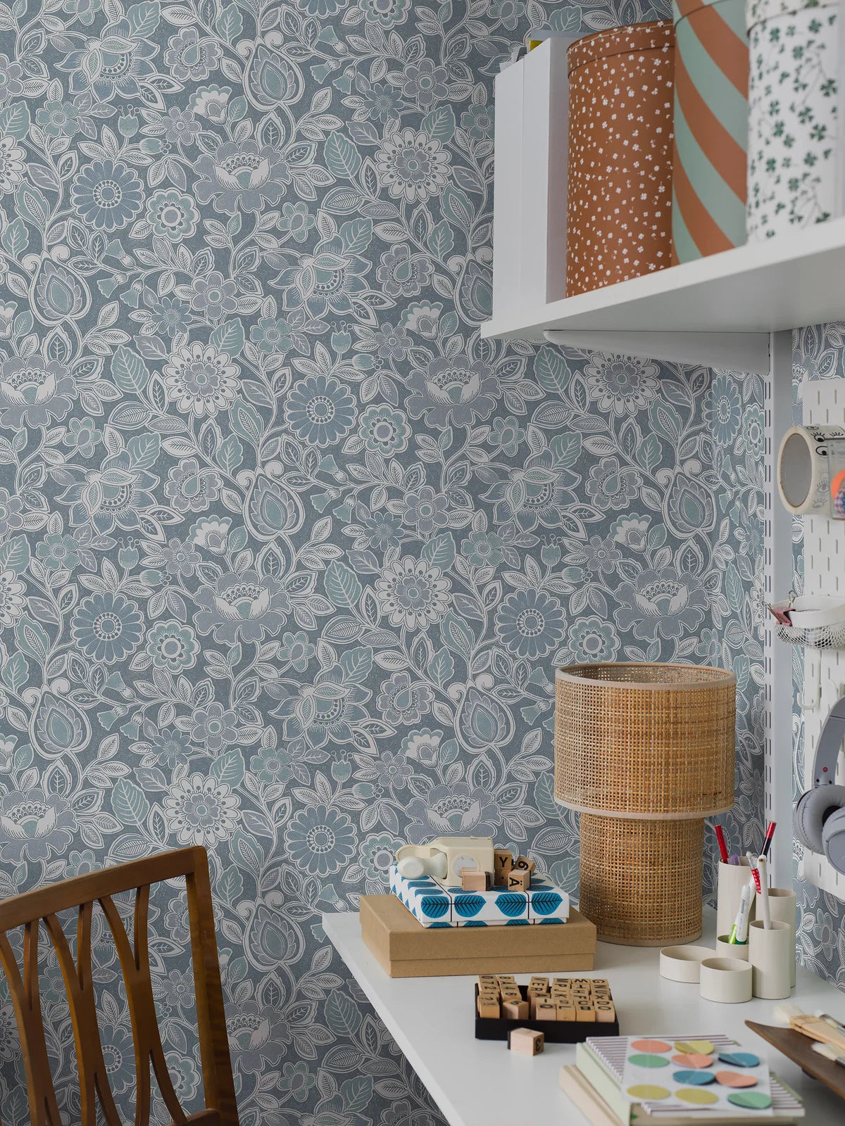 Non-woven paper wallpaper with a floral pattern SONJA blue