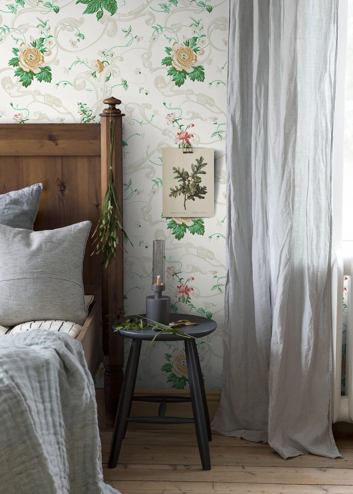 Non-woven paper wallpaper with a botanical pattern KRUSENBERG warm white with green