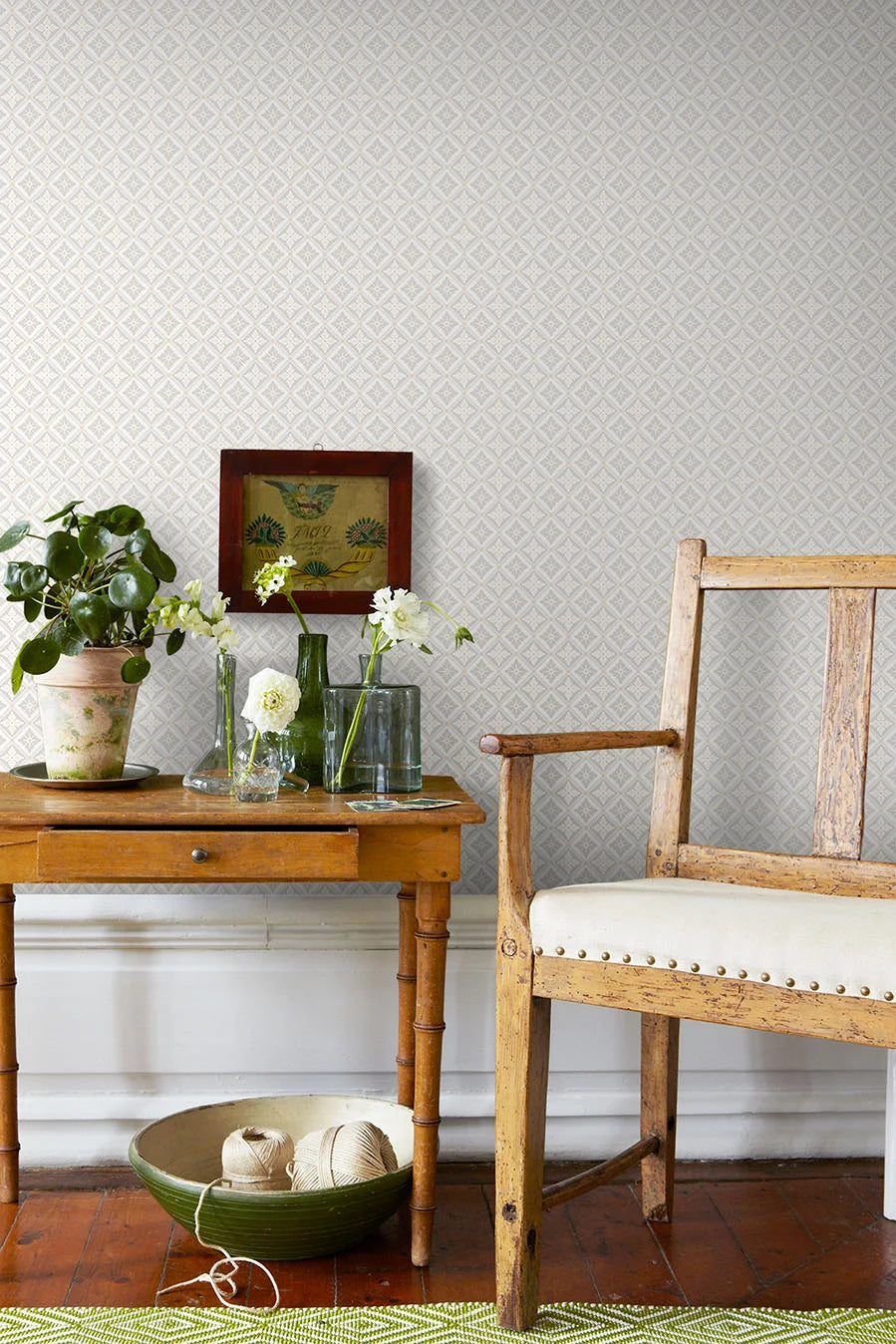 Non-woven paper wallpaper with geometric pattern LOKA white with gray