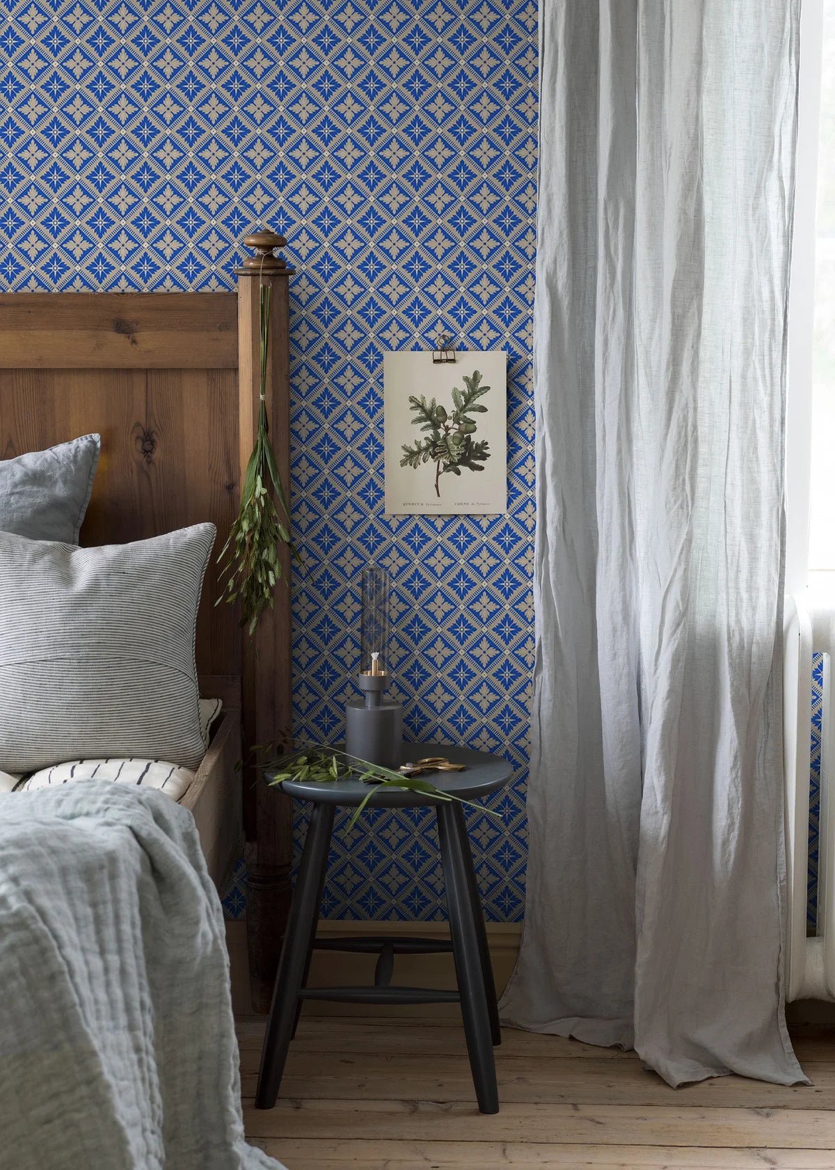 Non-woven paper wallpaper with geometric pattern LOKA blue with beige