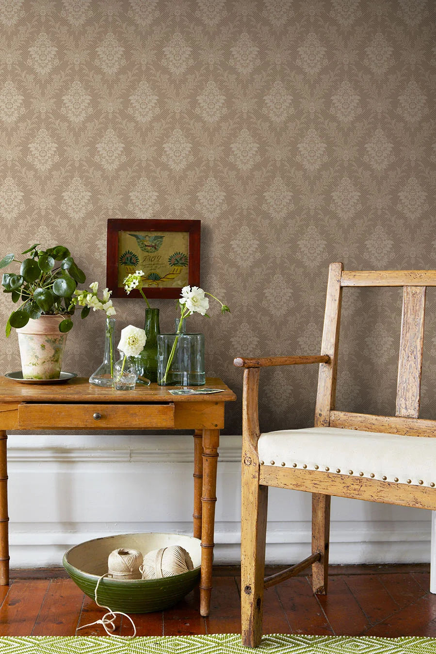 Non-woven paper wallpaper with a floral pattern SOFIA brown with beige