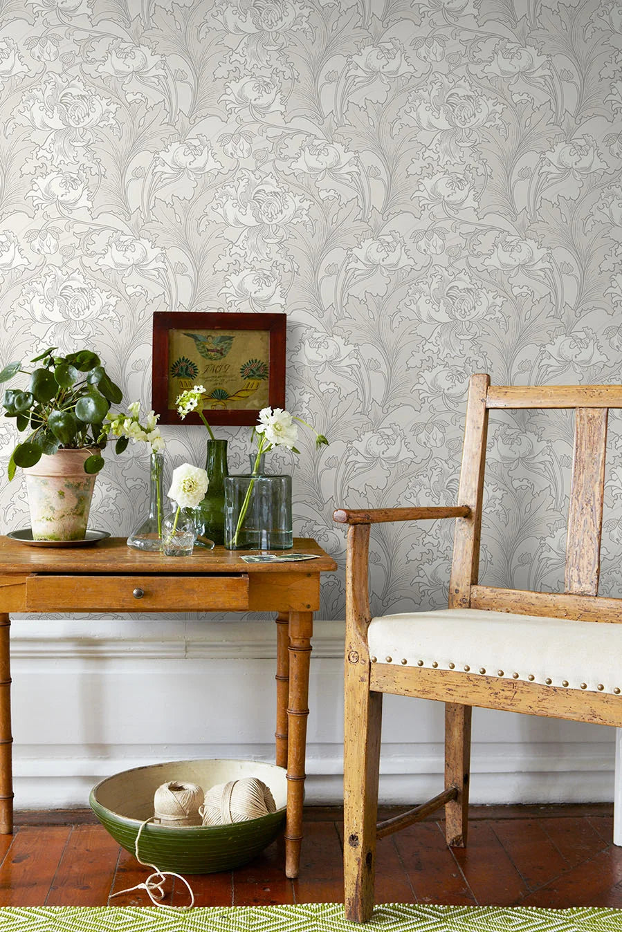 Non-woven paper wallpaper with a botanical pattern SIRI pearl gray with cream