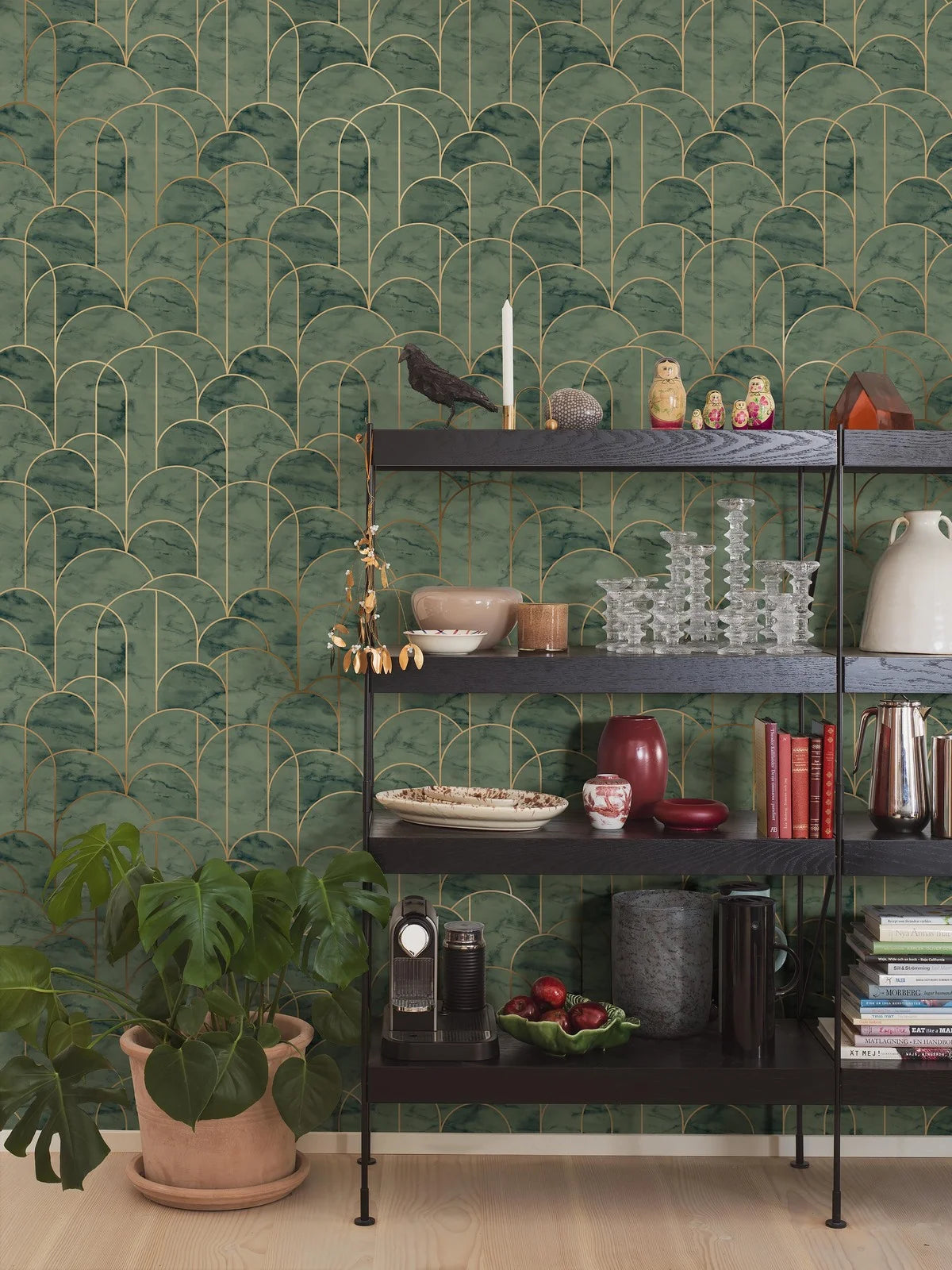 Non-woven paper wallpaper mimicking marble ARCH green with gold