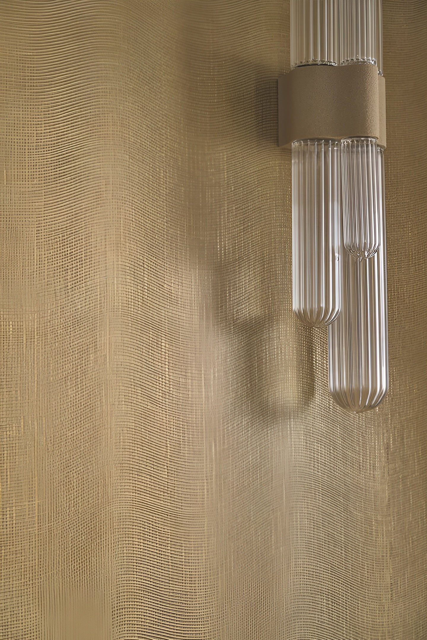 Metallic Structural Wallpaper in Waves KOTA - MORDORÉ Brown with Gold