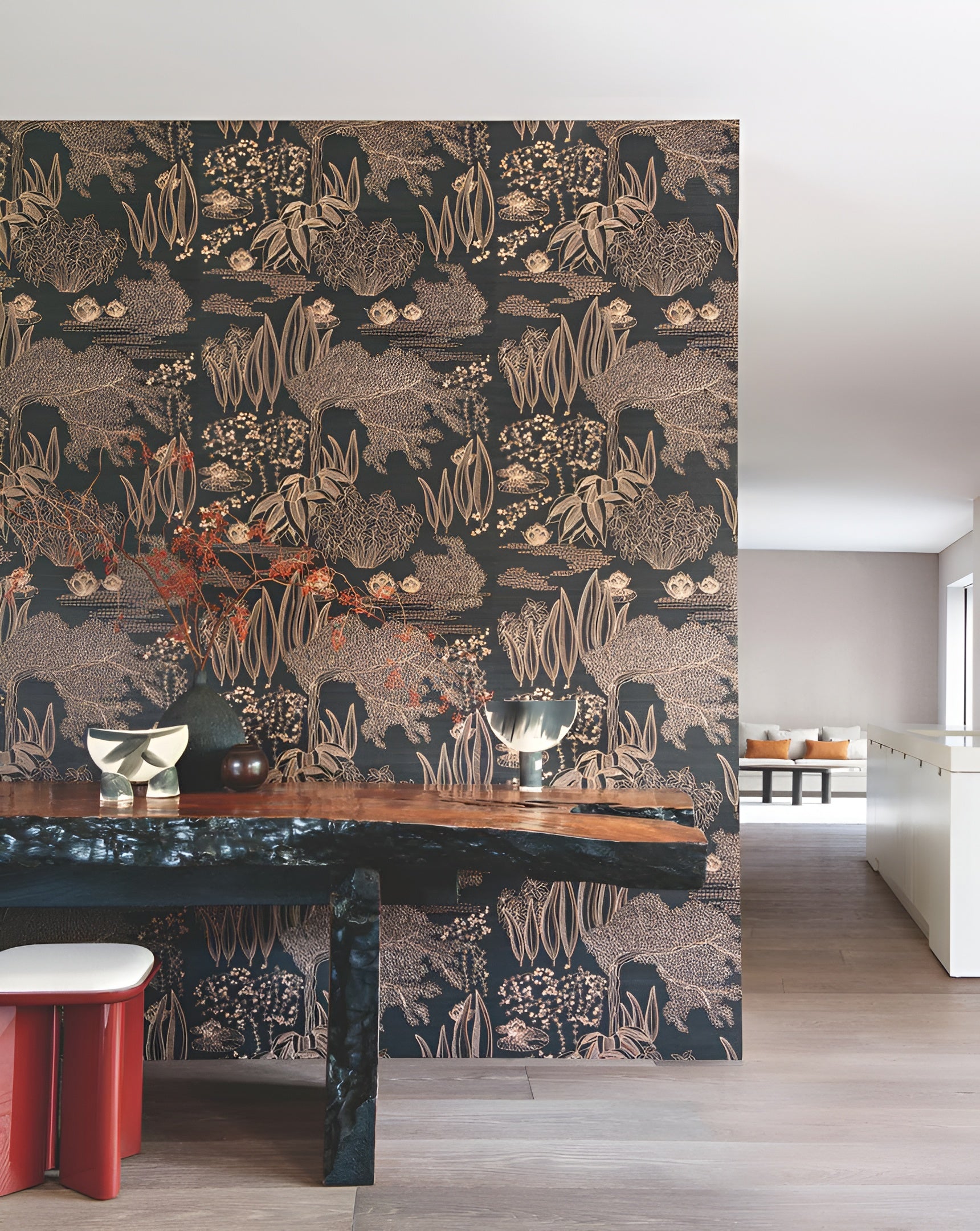 Plant fiber wallpaper with a plant motif HASU - NOIR CUIVRÉ black with copper