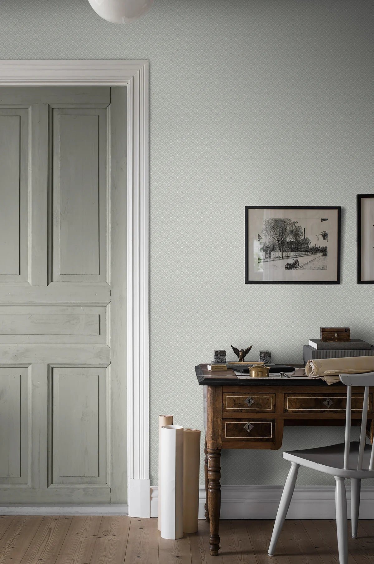 Geometric Wallpaper with Daisy Flower Motif in Green