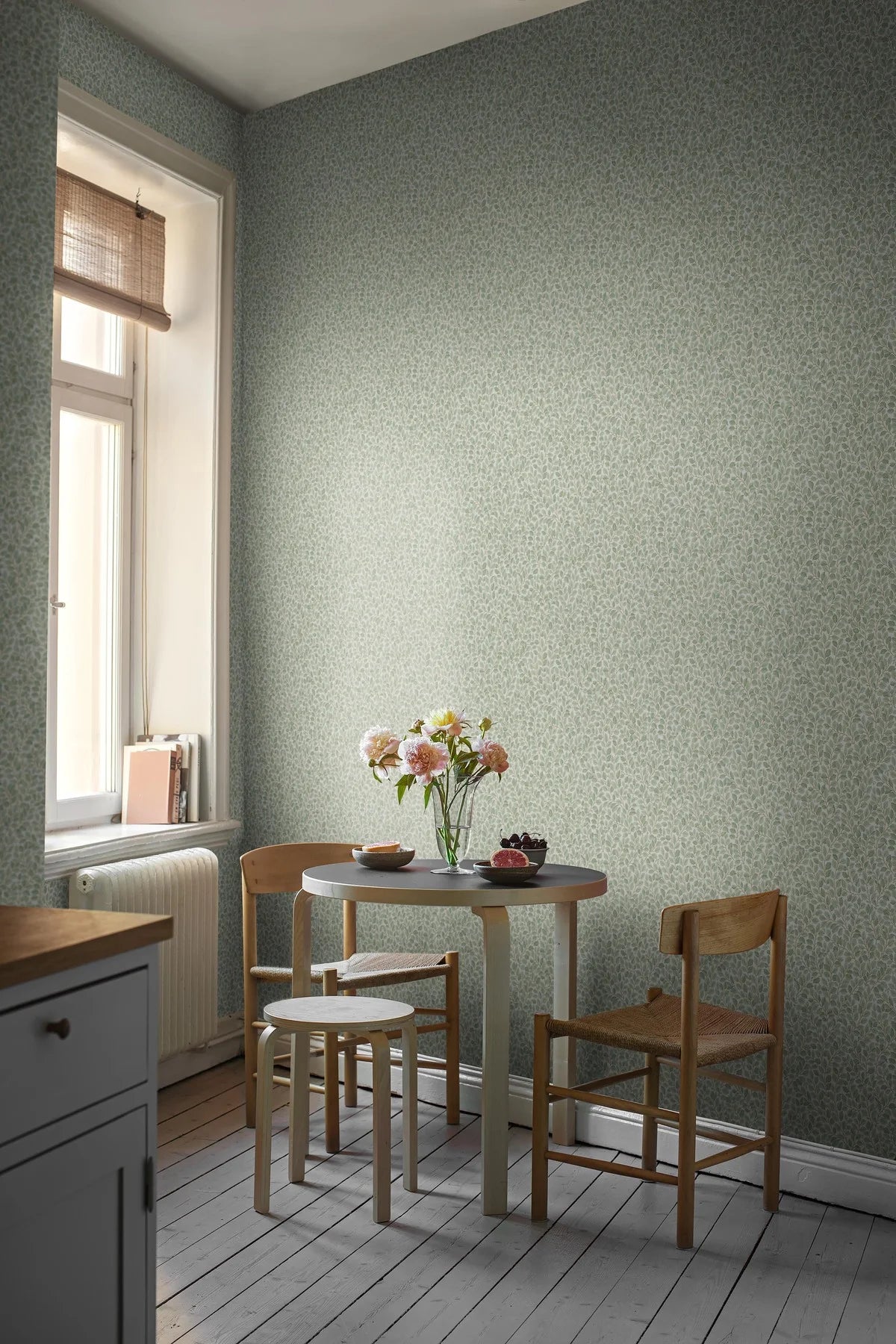 Hazel Green and White Leaf Pattern Wallpaper
