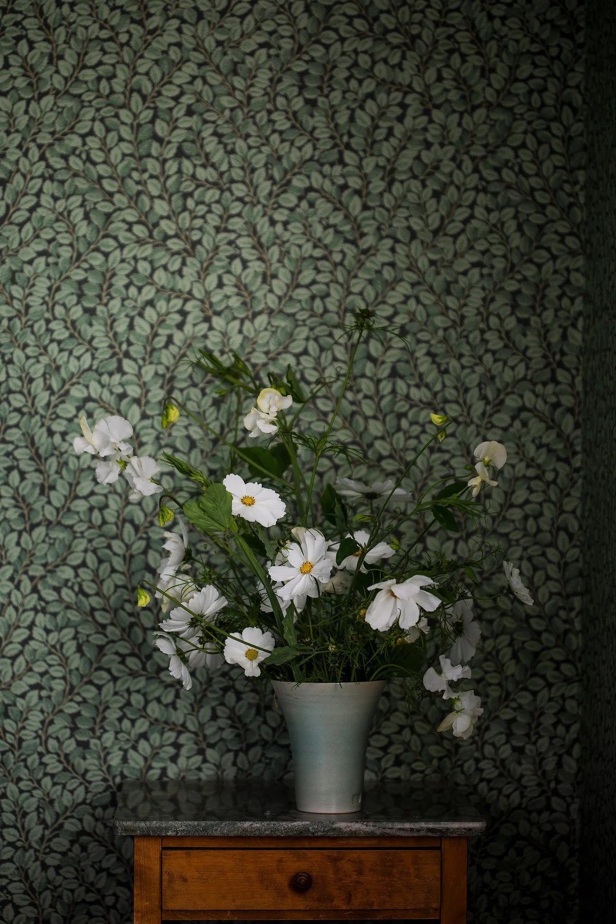 Wallpaper with a green leaf plant motif HAZEL