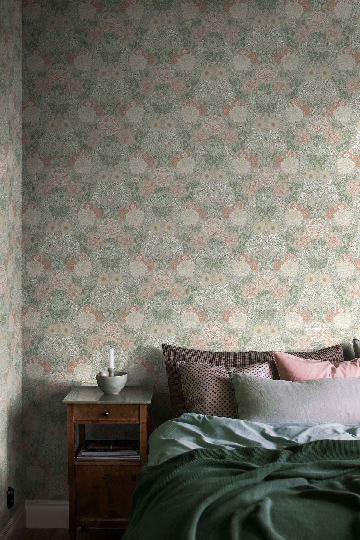Non-woven paper wallpaper with a floral pattern DAHLIA GARDEN light green with white and pink