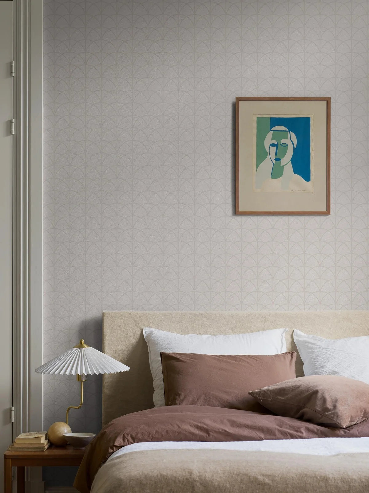 Paper wallpaper with geometric pattern DECO ARCH broken white