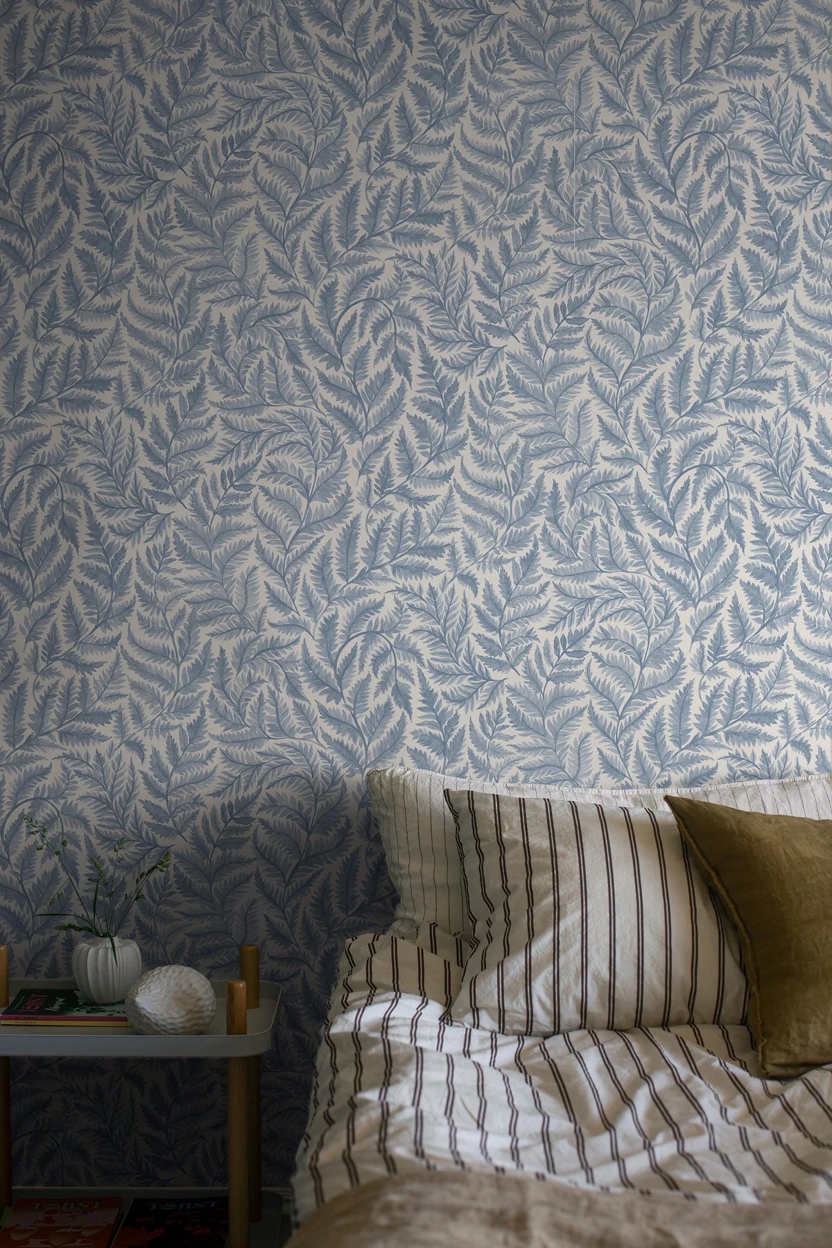 Non-woven paper wallpaper with a plant pattern FERNS light blue with white