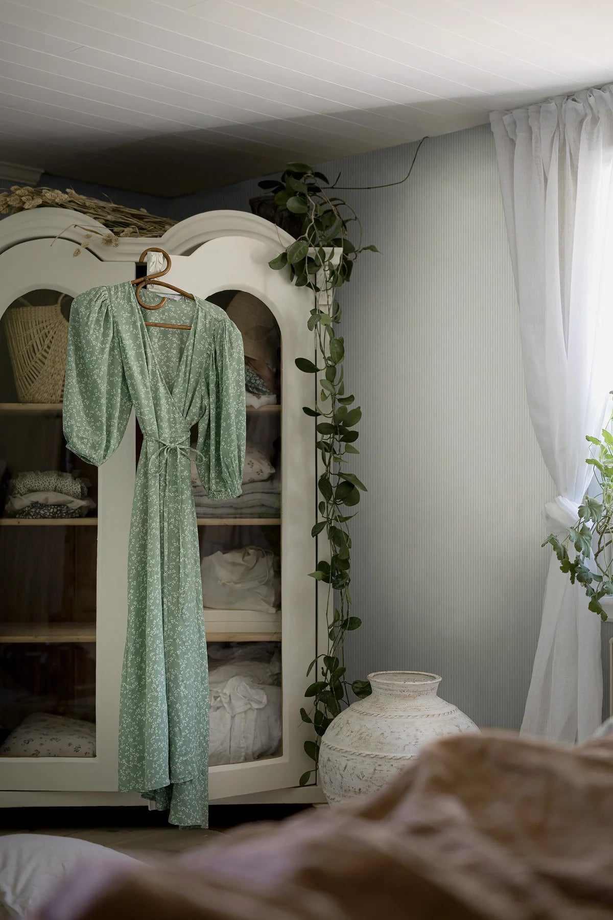 Structural wallpaper imitating striped linen POLKA STRIPE green with beige