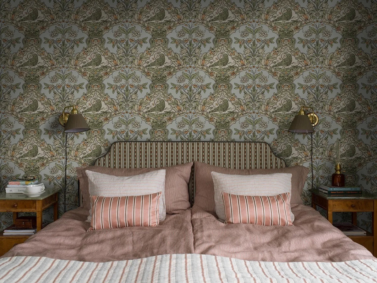 Non-woven paper wallpaper with a botanical pattern SKENNINGE blue with green