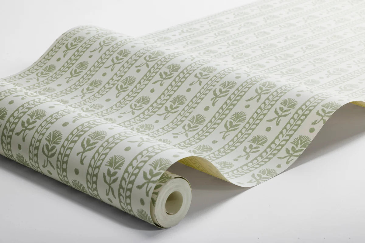 Non-woven paper wallpaper with a plant pattern NEJKILERAND green with white