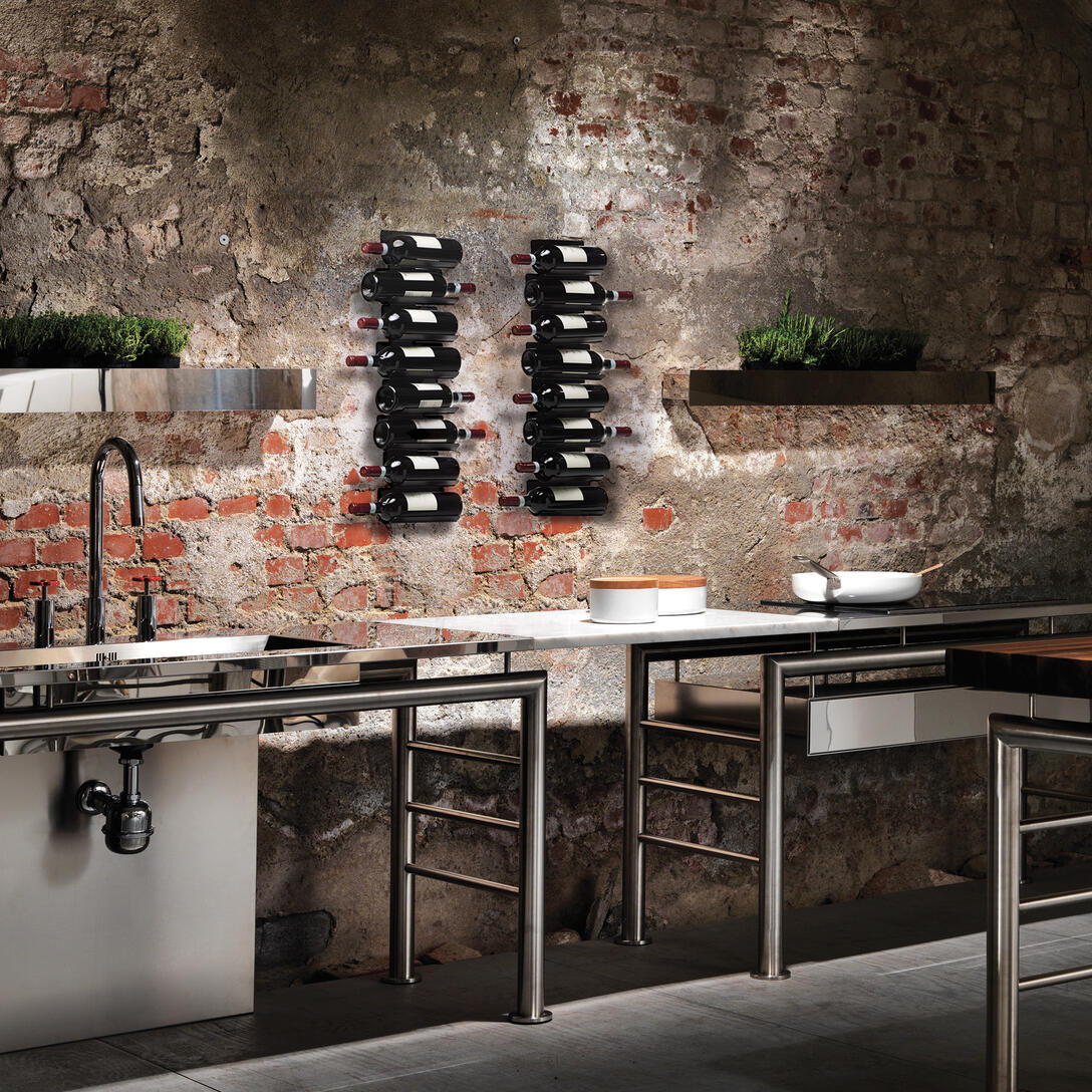 Hanging wine rack PTOLOMEO VINO black