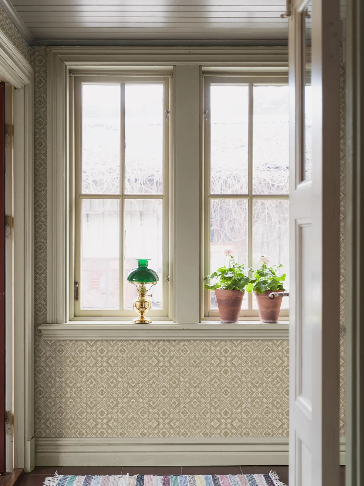 Non-woven paper wallpaper with geometric pattern FRIEDRICH golden-beige