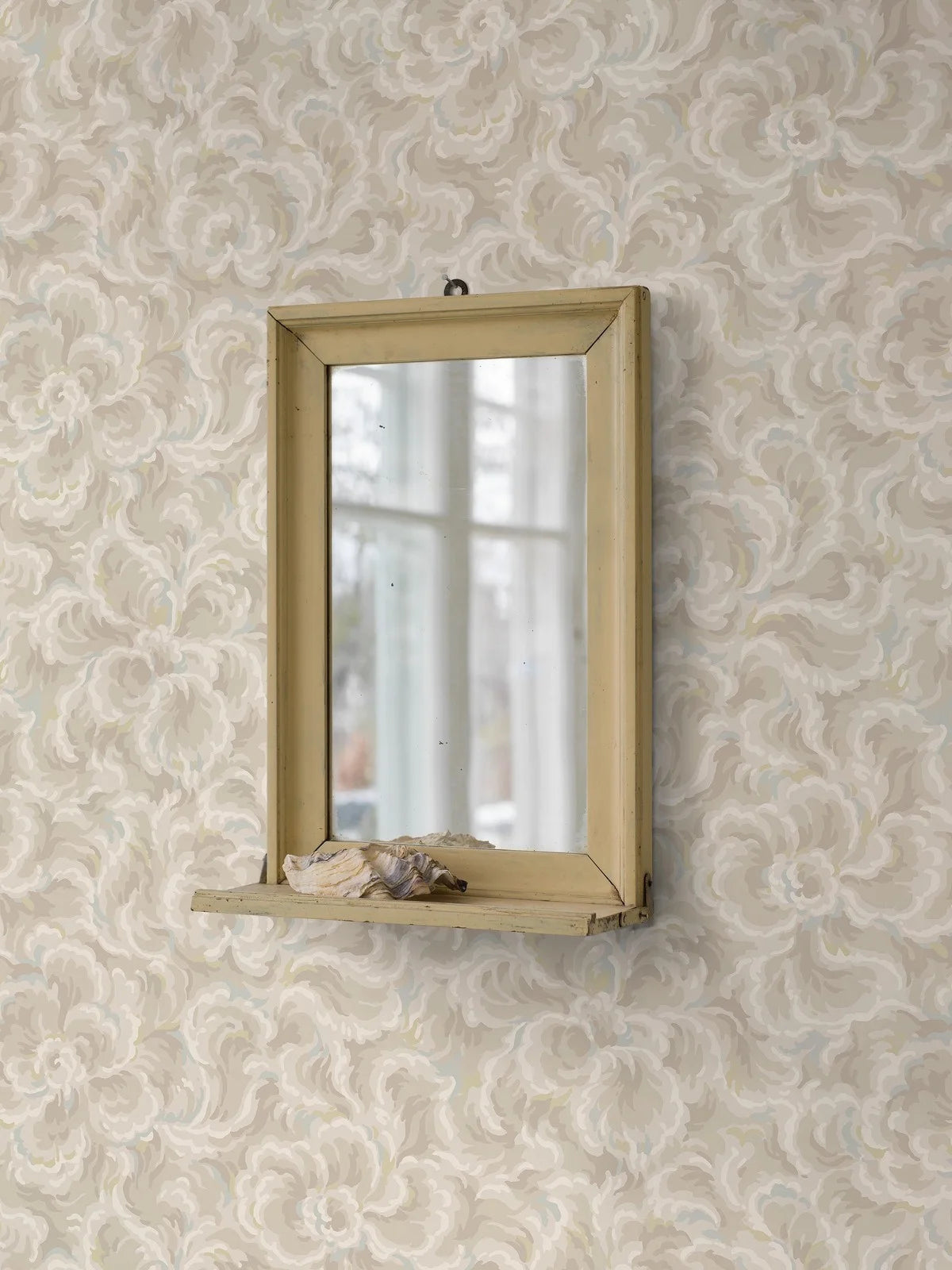 Non-woven paper wallpaper with a botanical pattern ÄNGGÅRDEN beige