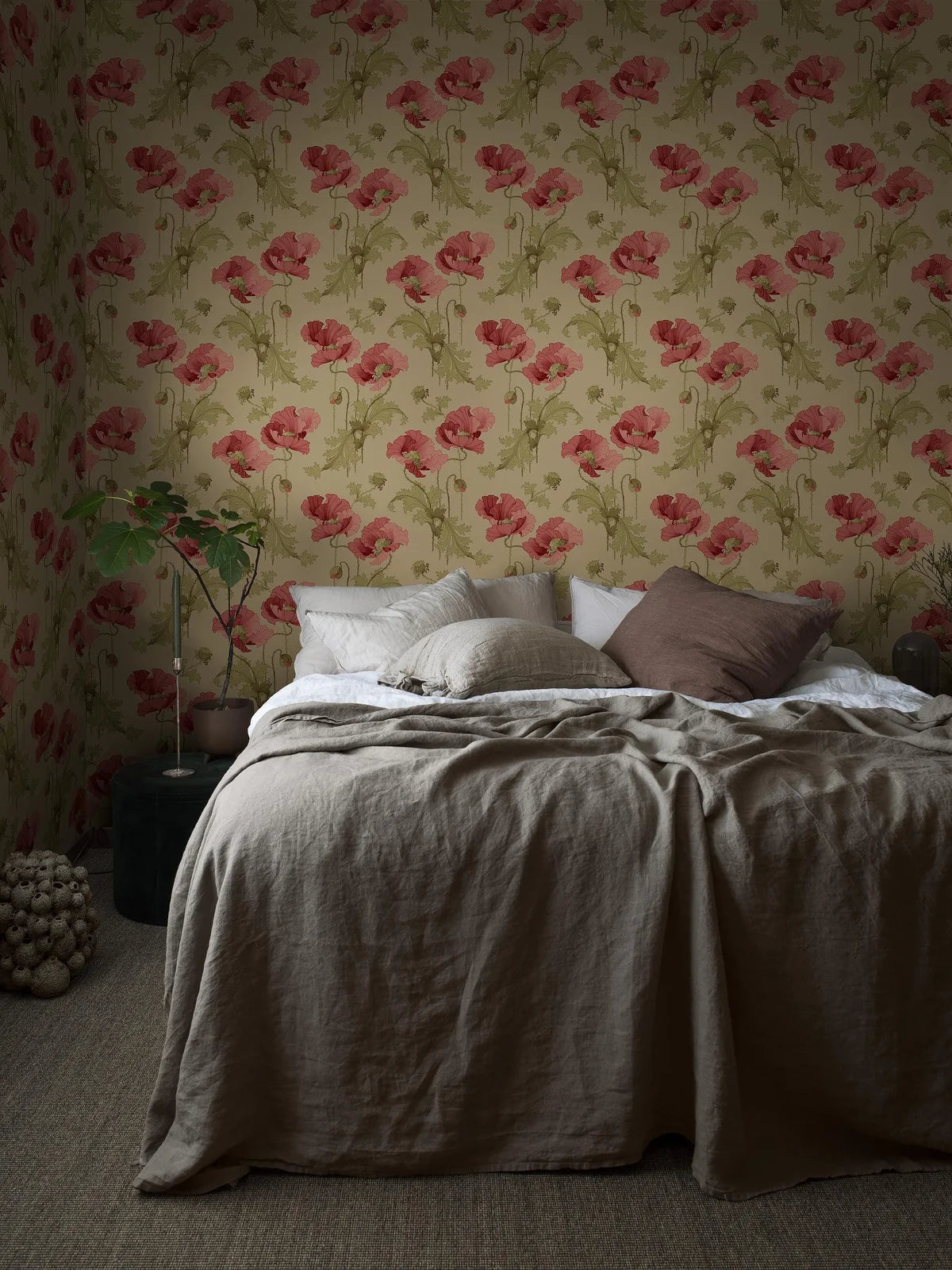 Non-woven paper wallpaper with a floral pattern VALLMO beige with pink