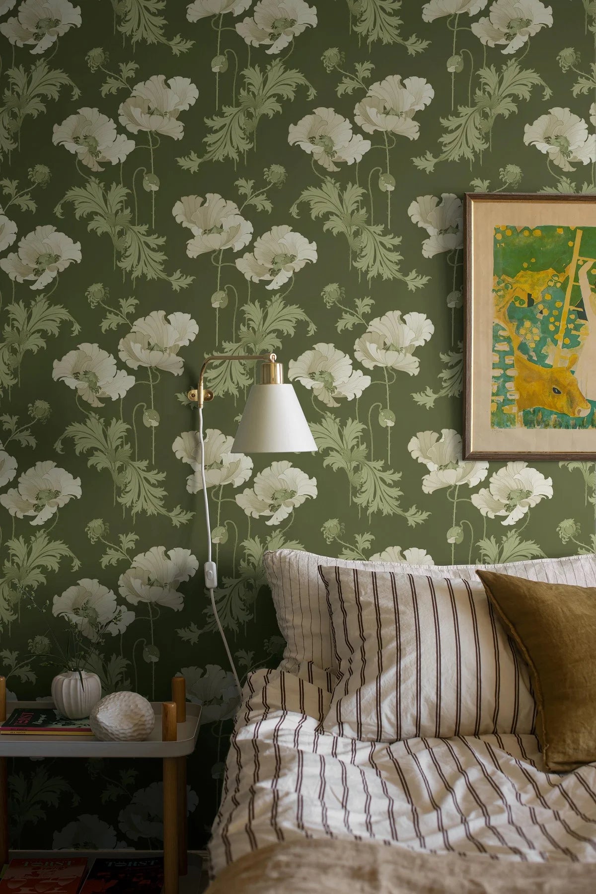 Non-woven paper wallpaper with a floral pattern VALLMO green with light beige