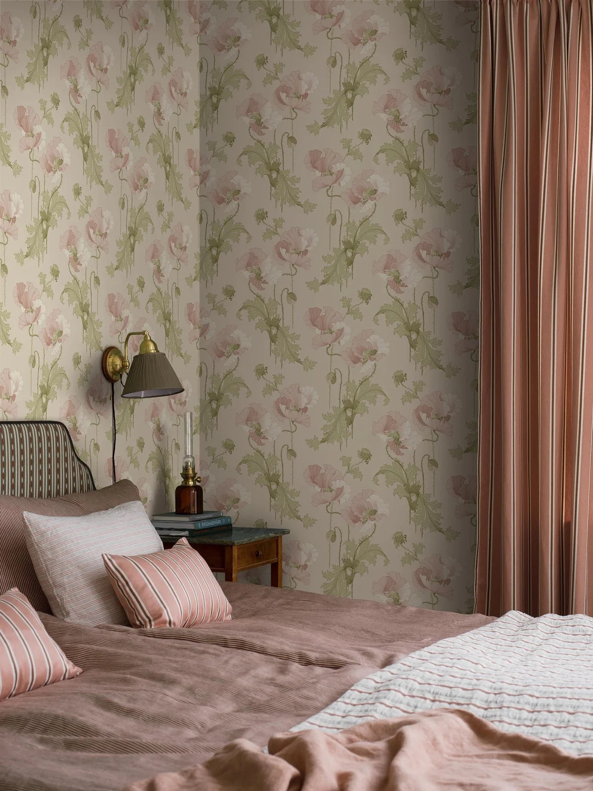 Non-woven paper wallpaper with a floral pattern VALLMO light beige with pink