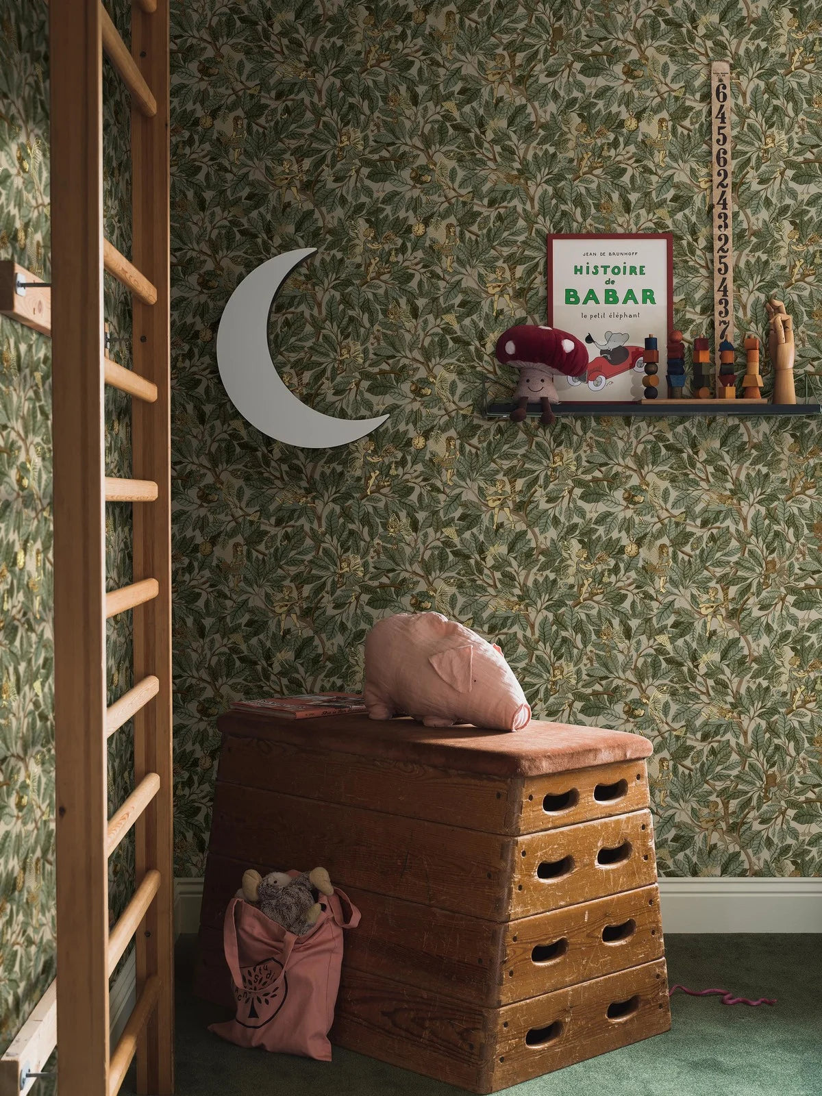 Children's wallpaper with a fairy tale fairy motif FAIRIES green