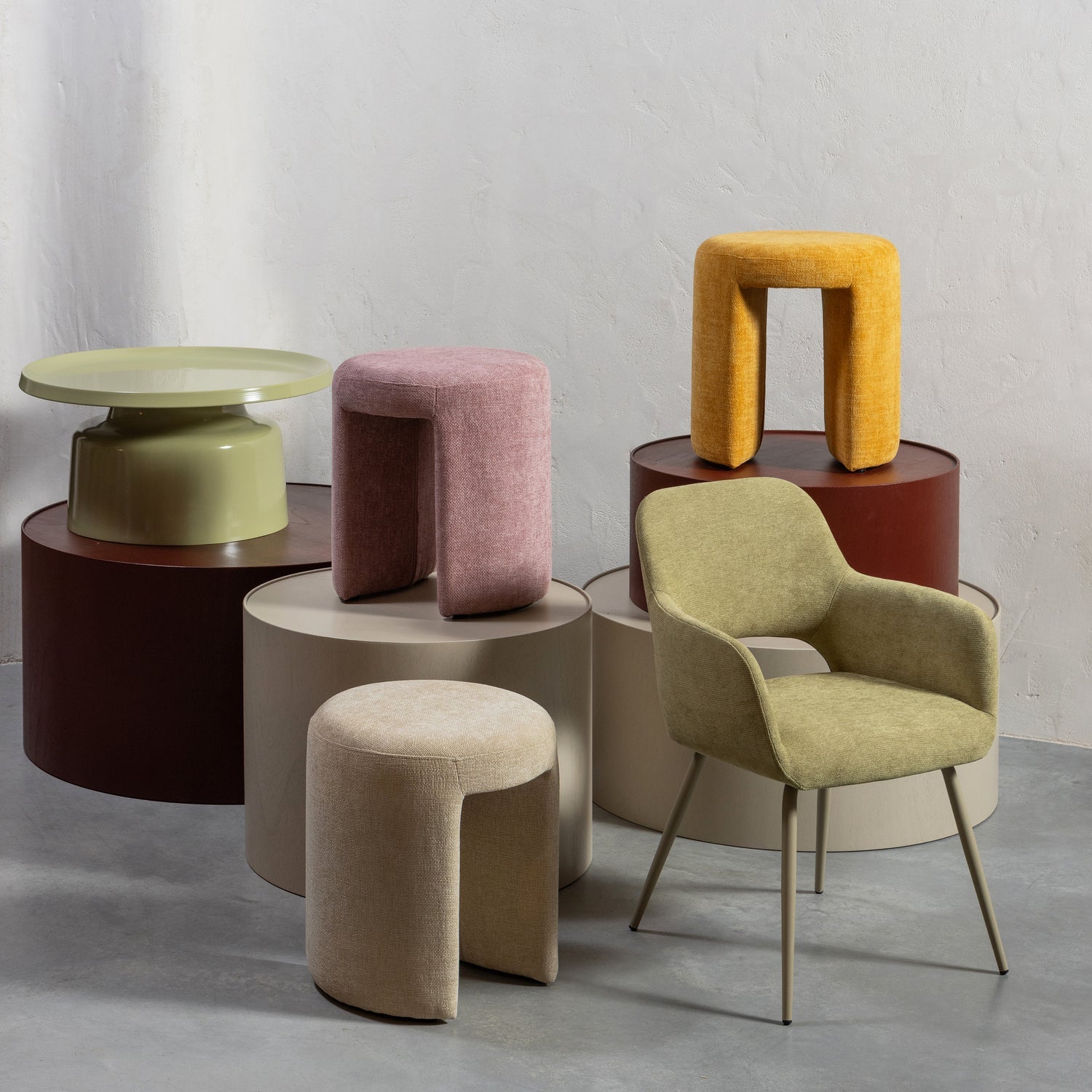 Charlie pink stool