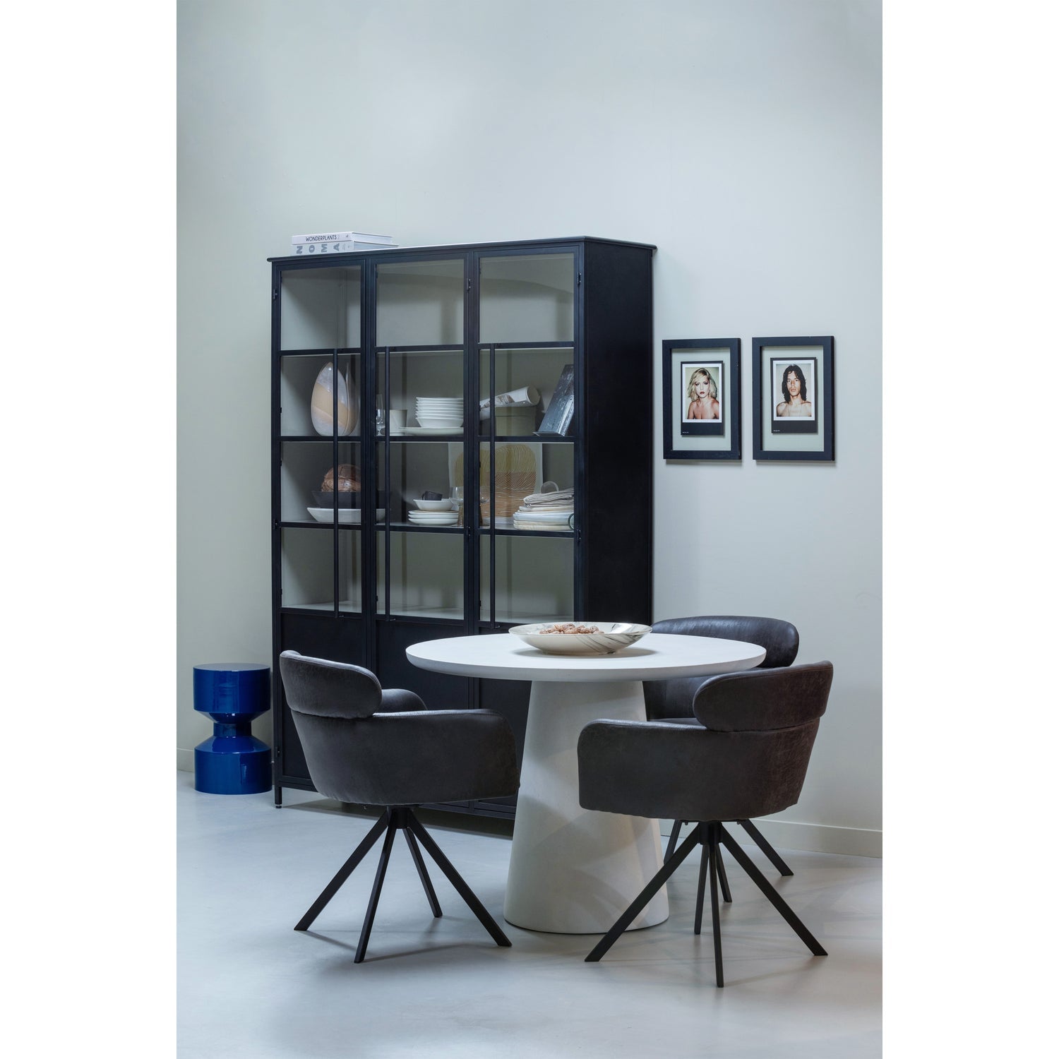 3-door display cabinet EXHIBIT black