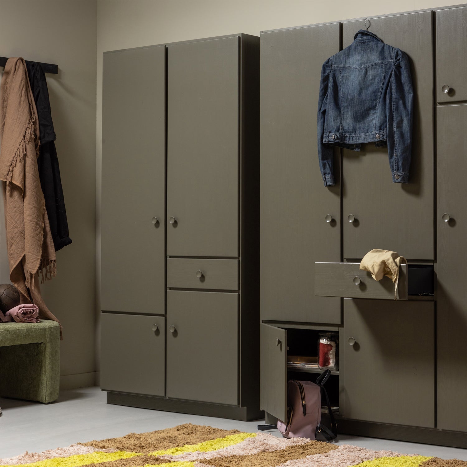 3-Türer-Kleiderschrank Alfie dunkelgrüne Kiefer