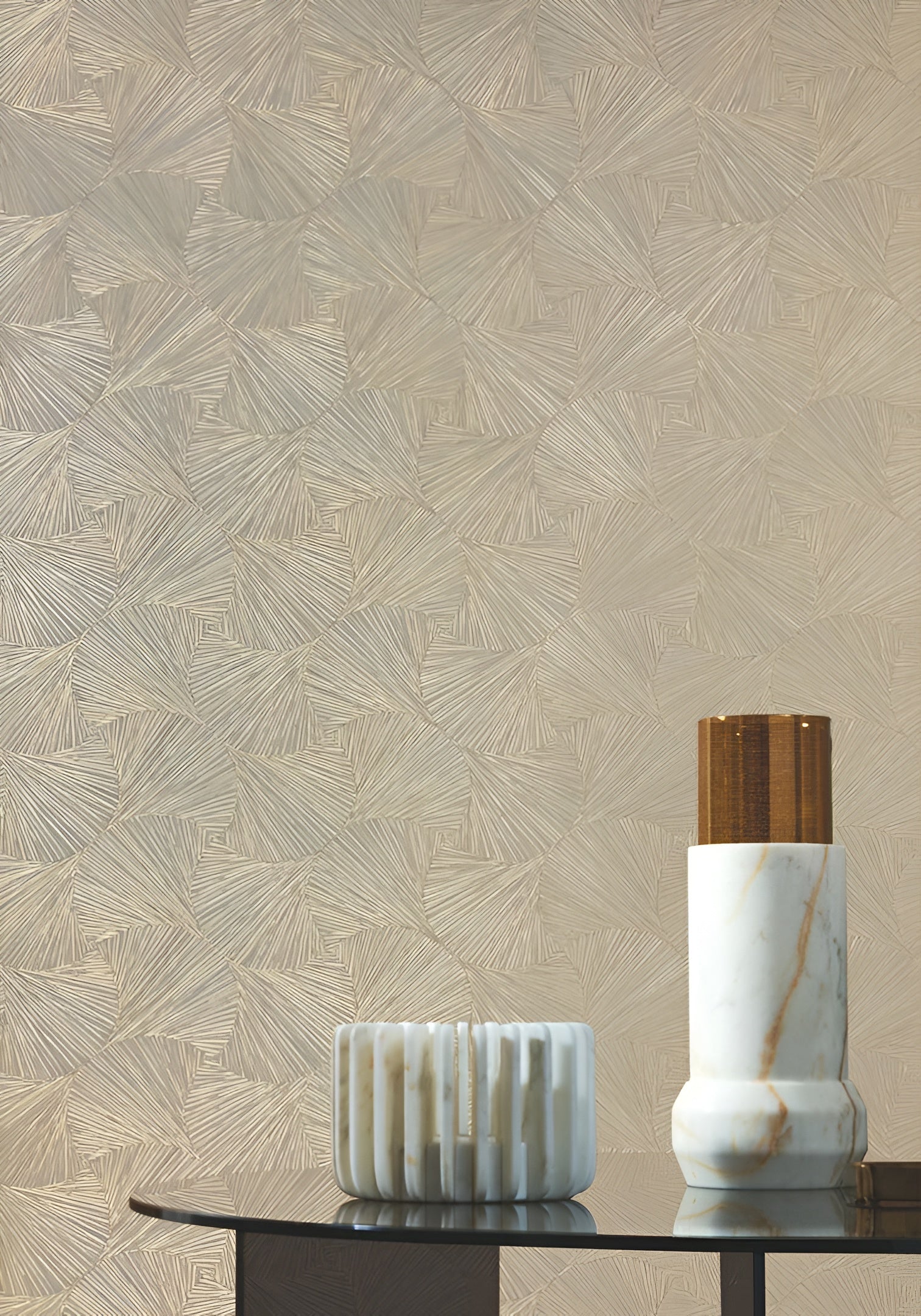 Strukturierte Vinyl-Tapete mit metallic Muster SONGKET - TRAVERTIN sandbeige