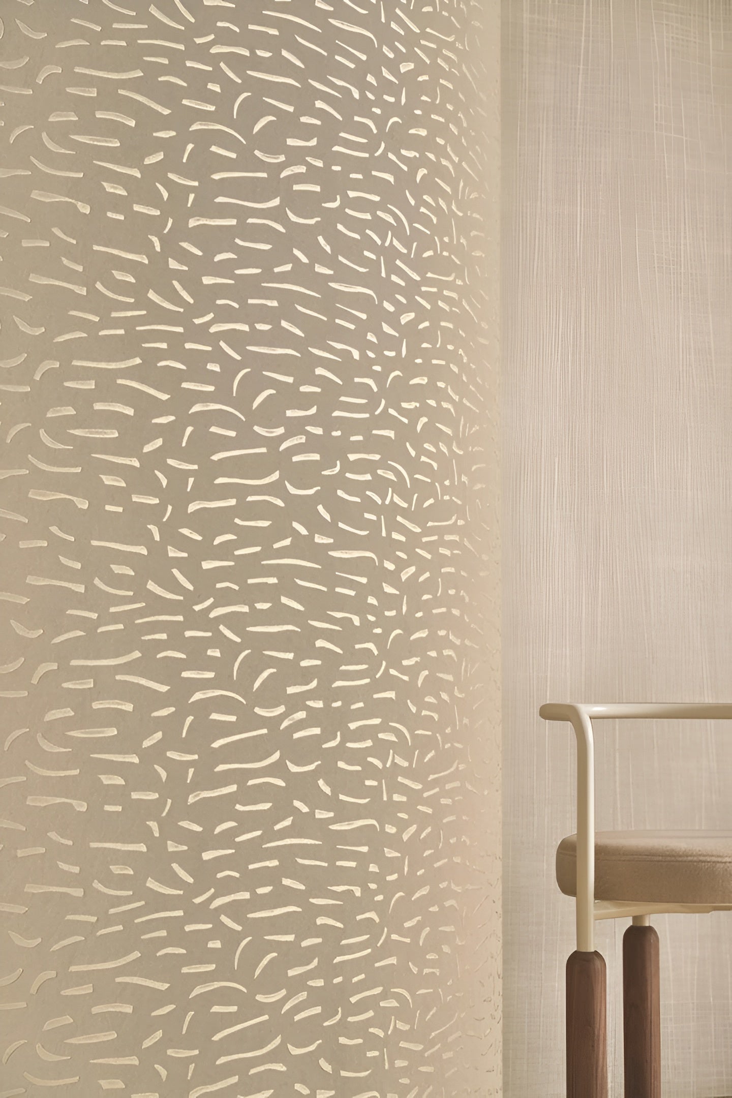 Structural wallpaper with metallic pattern LUMÉIS - IVORY PLATINUM ivory with gold