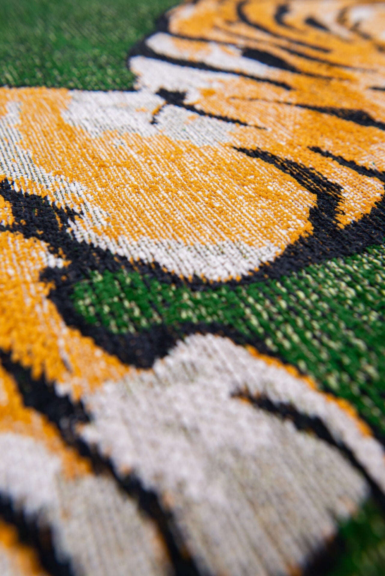 Pop Tiger Green on Fire Green Teppich