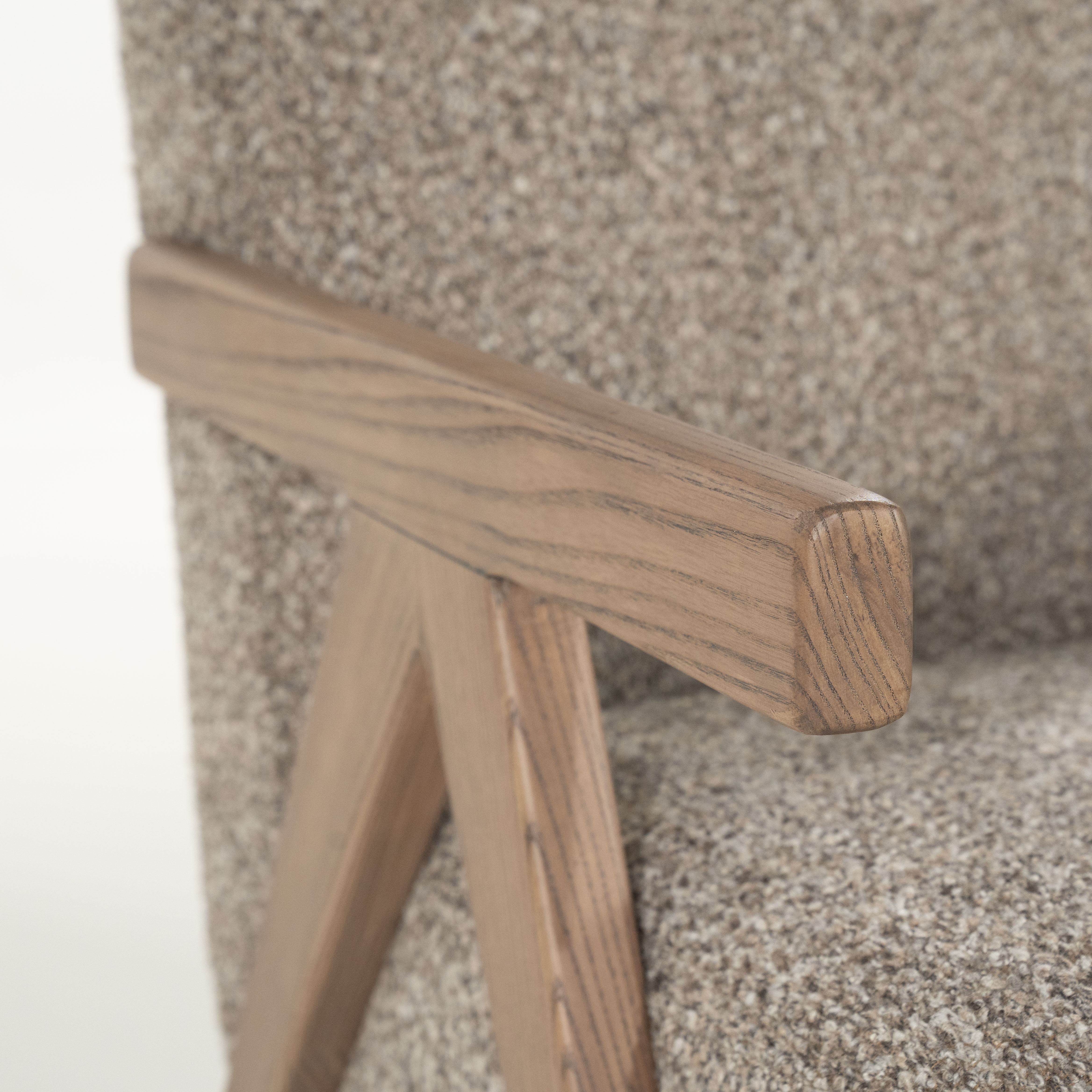 Sessel FRANCIS dunkelbeige mit Holzgestell