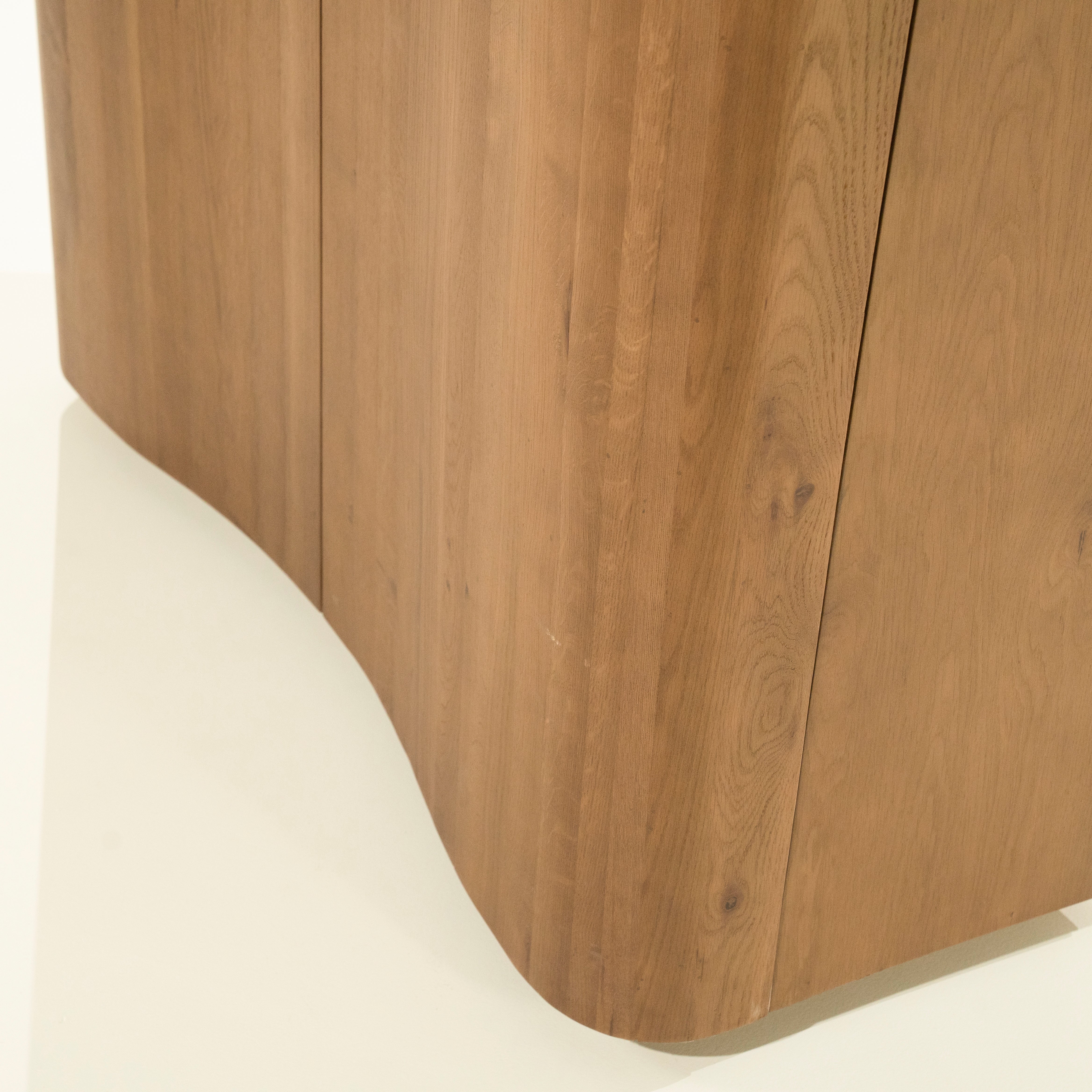 Josh-Schrank aus dunklem Eichenholz