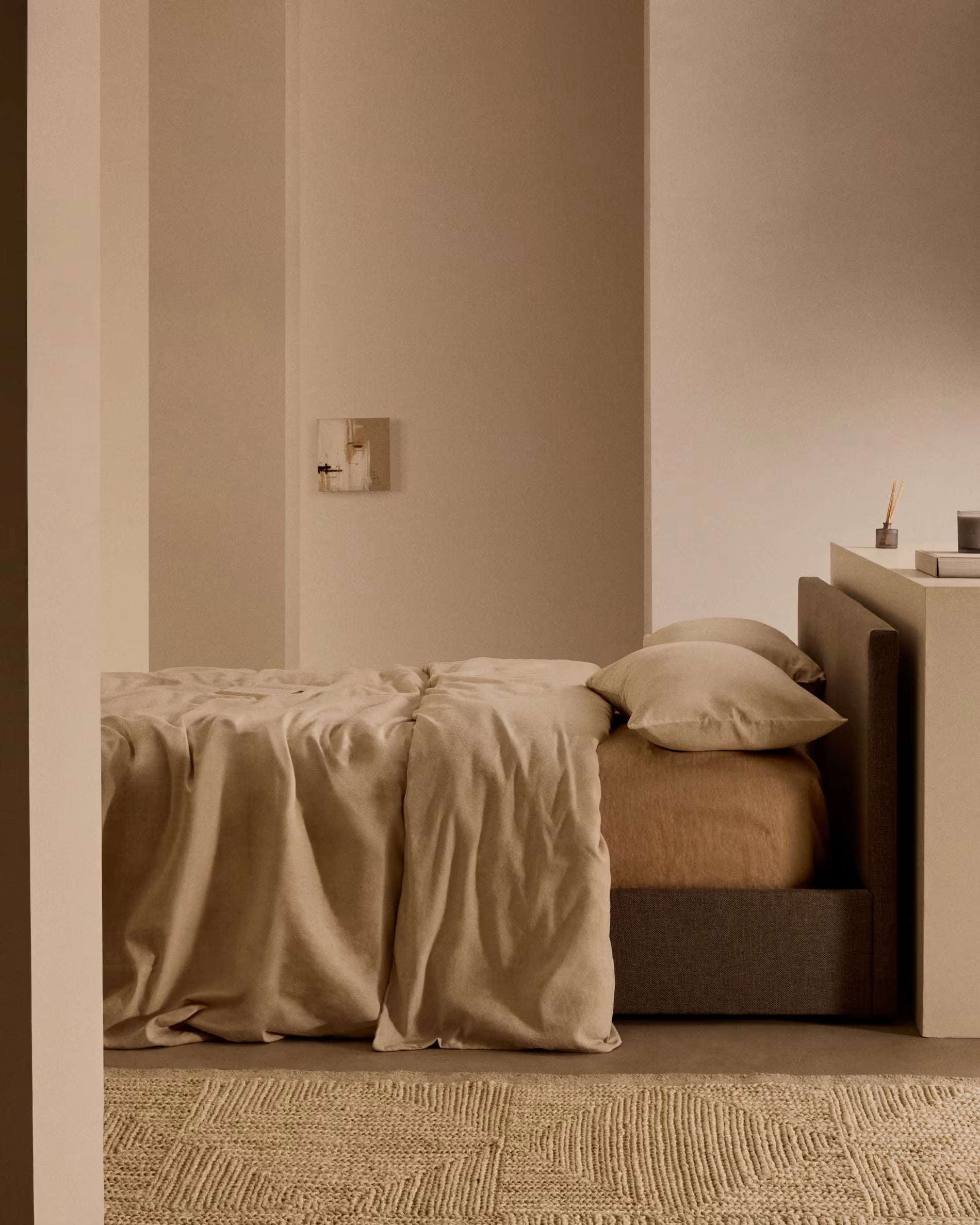 Bett mit Stauraum NAHIRI grau