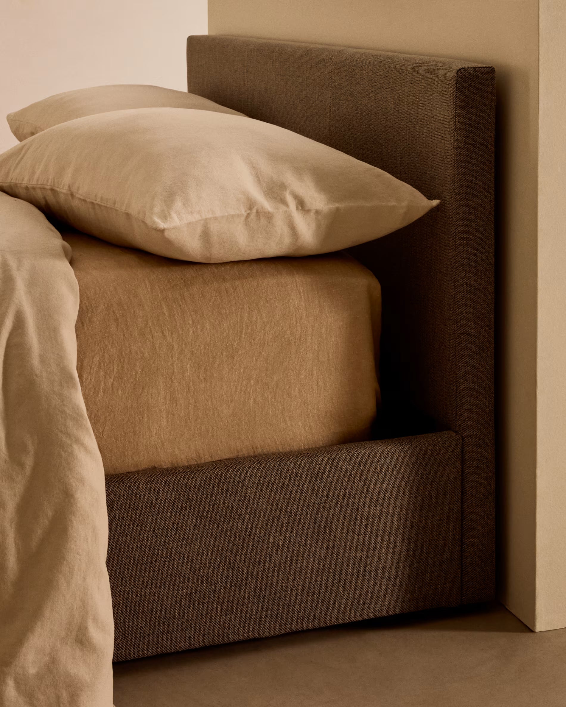 Bett mit Stauraum NAHIRI grau