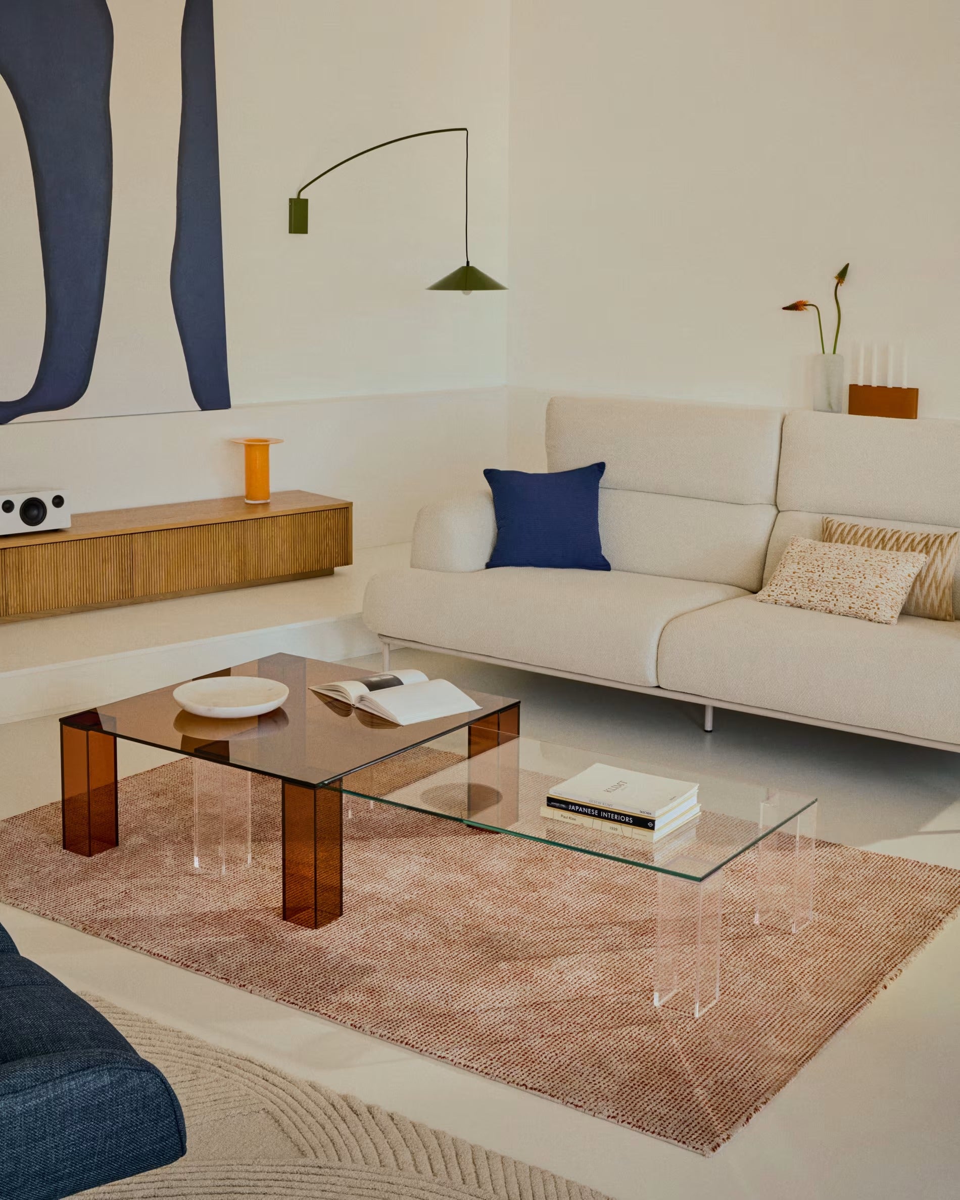 Quadratischer Couchtisch ADULARIA mit braunem, gehärtetem Glas