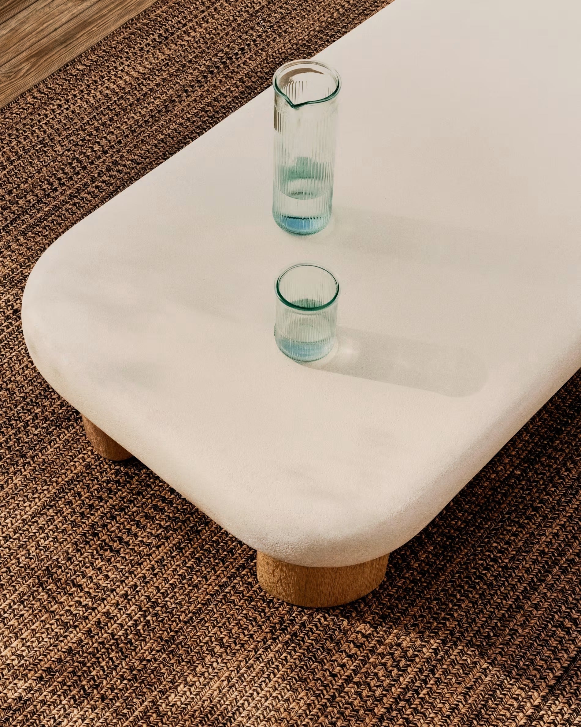 LABRA Outdoor-Couchtisch aus Zement und Akazienholz 