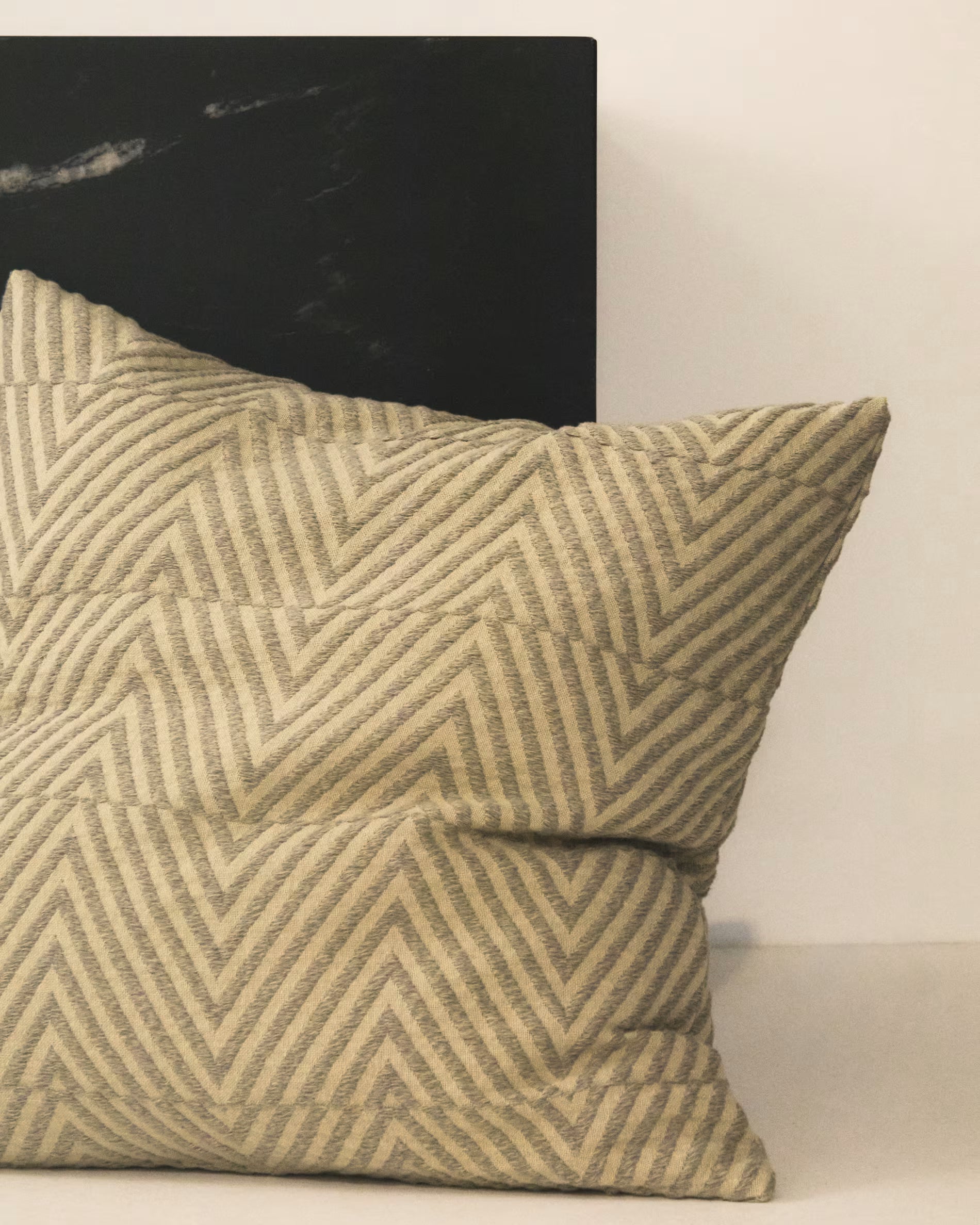 LUNVER ecru pillowcase