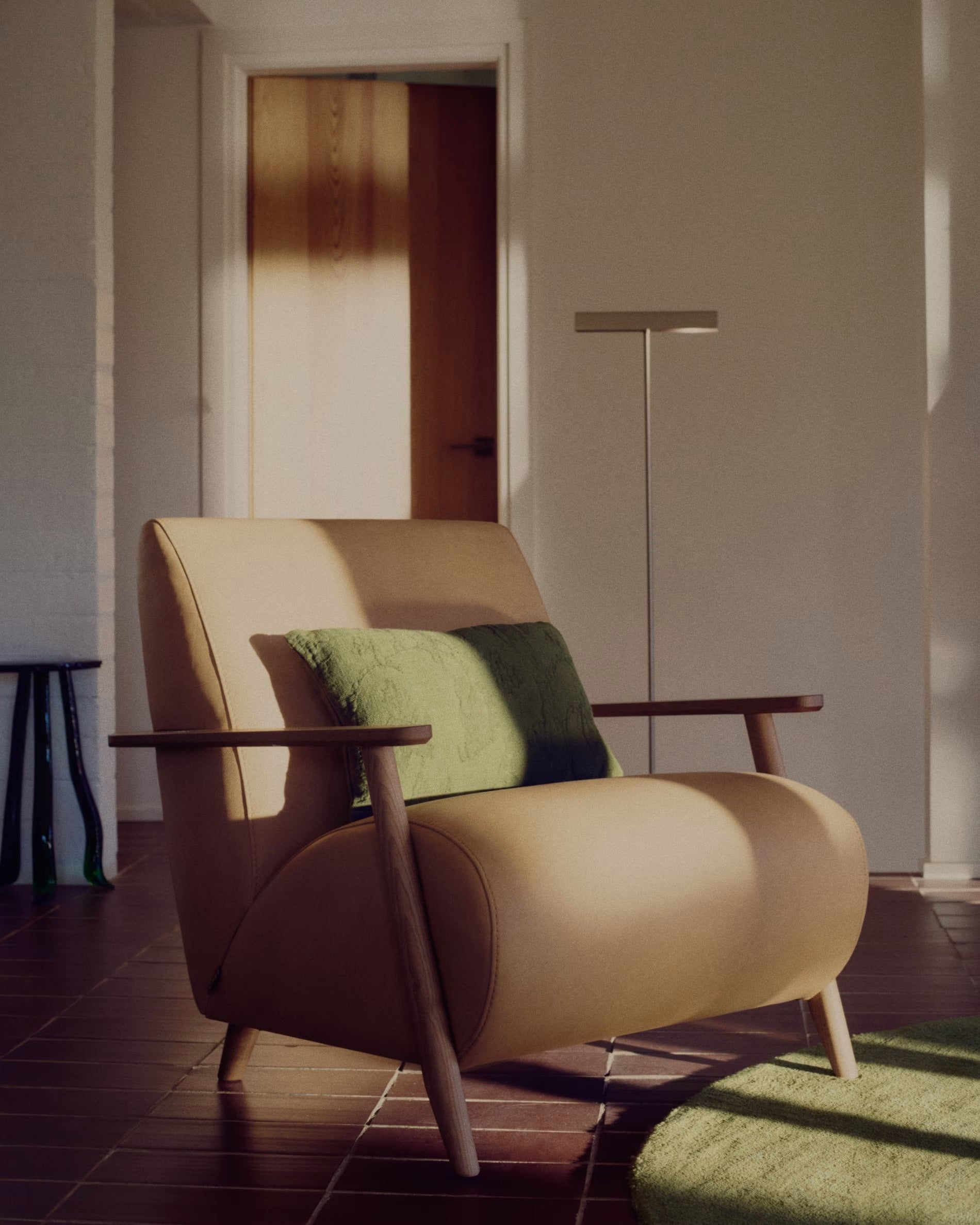 MEGHAN Armchair brown leather with dark ash base