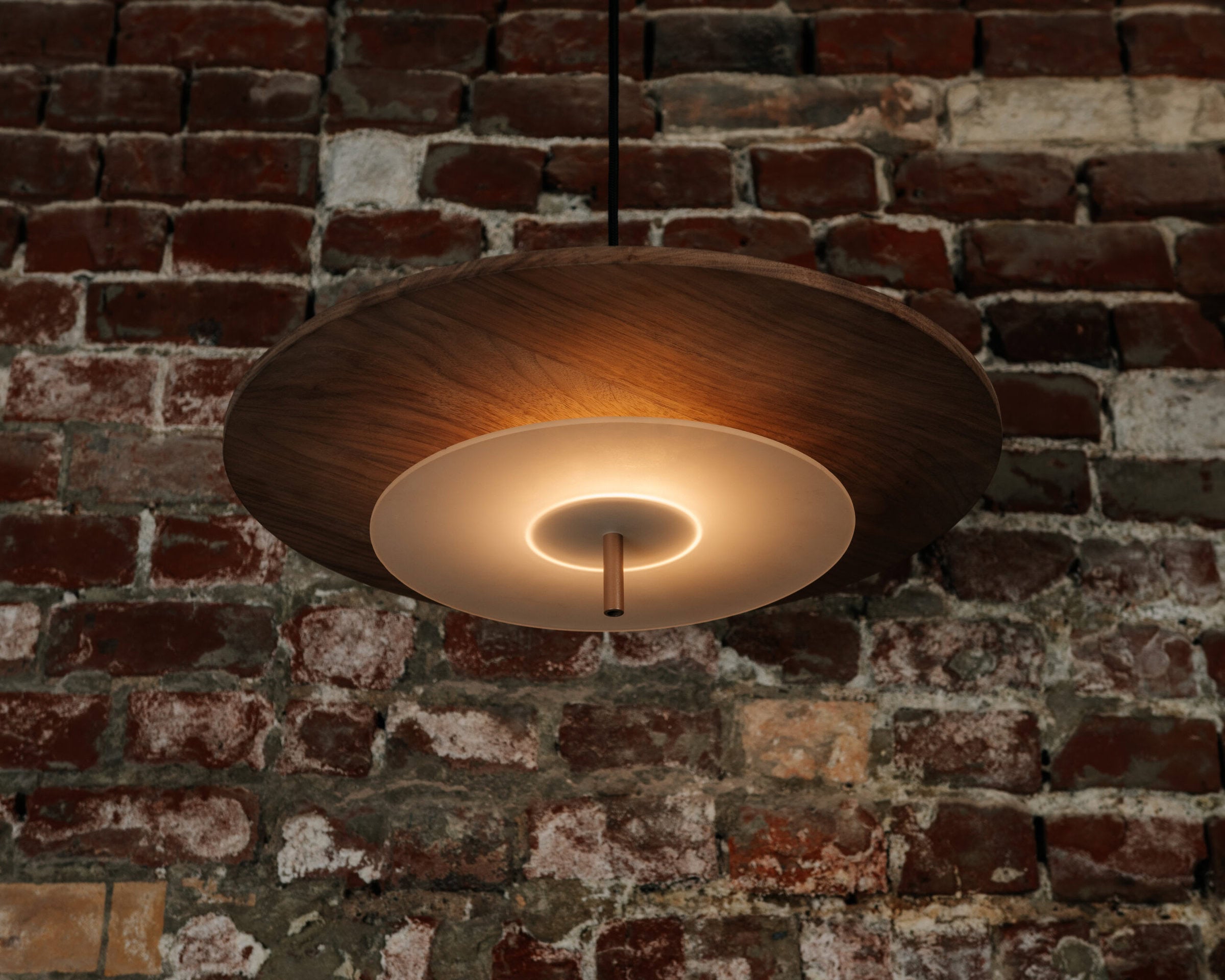 Lampa wisząca AEROPLAN WOOD lite drewno orzechowe