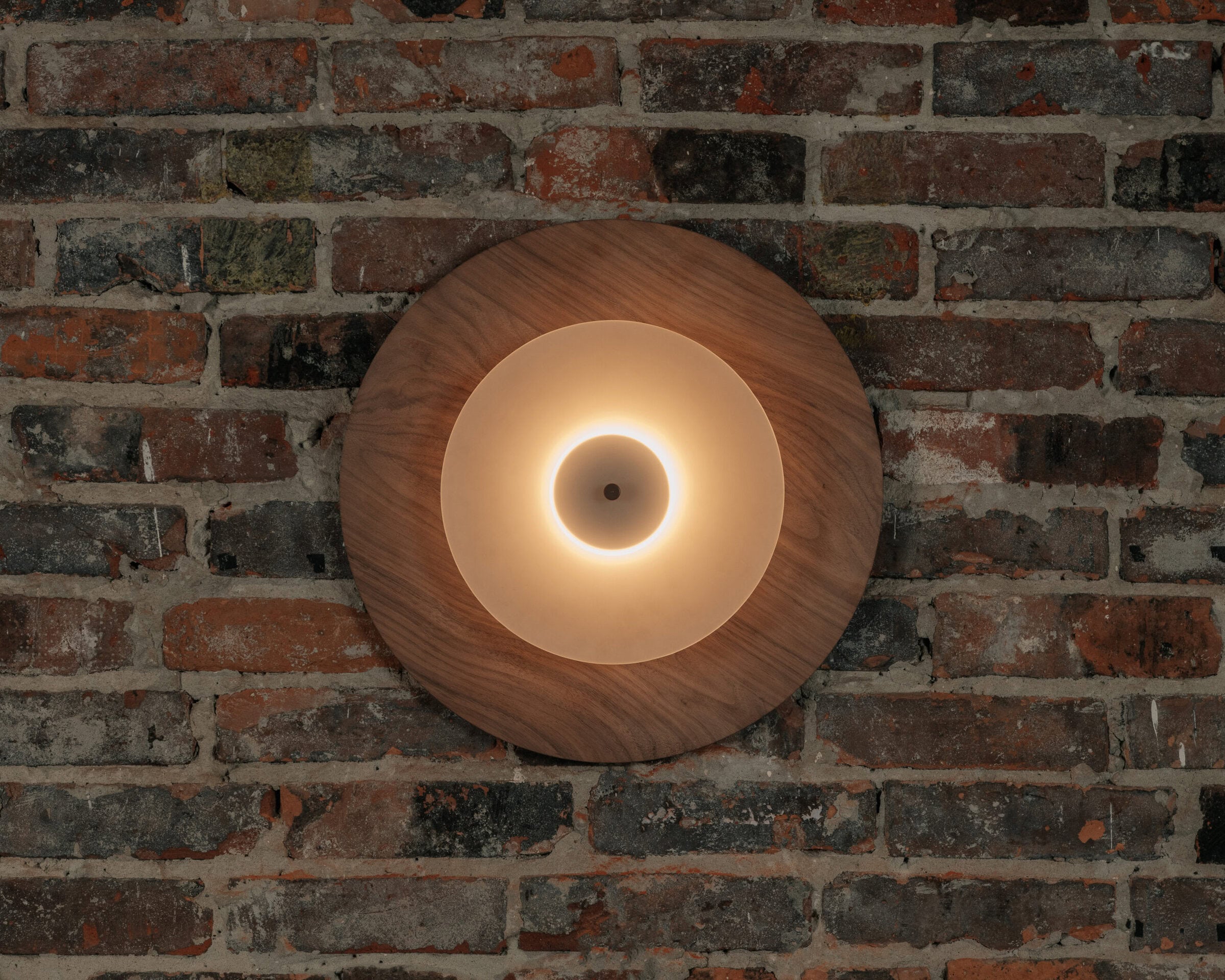 Kinkiet AEROPLAN WOOD lite drewno orzechowe