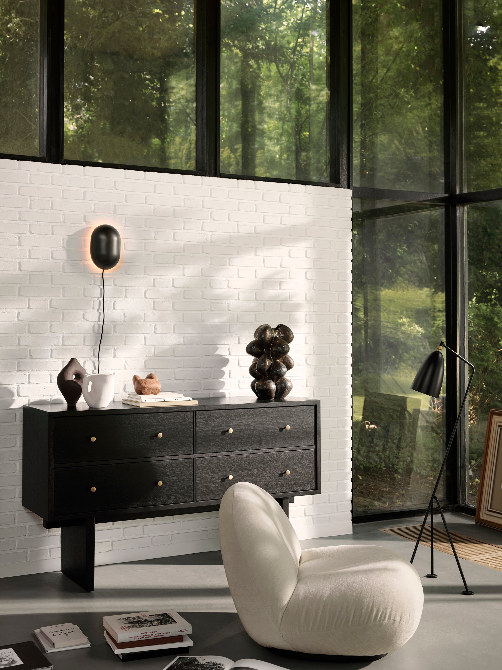 HOWARD black wall lamp