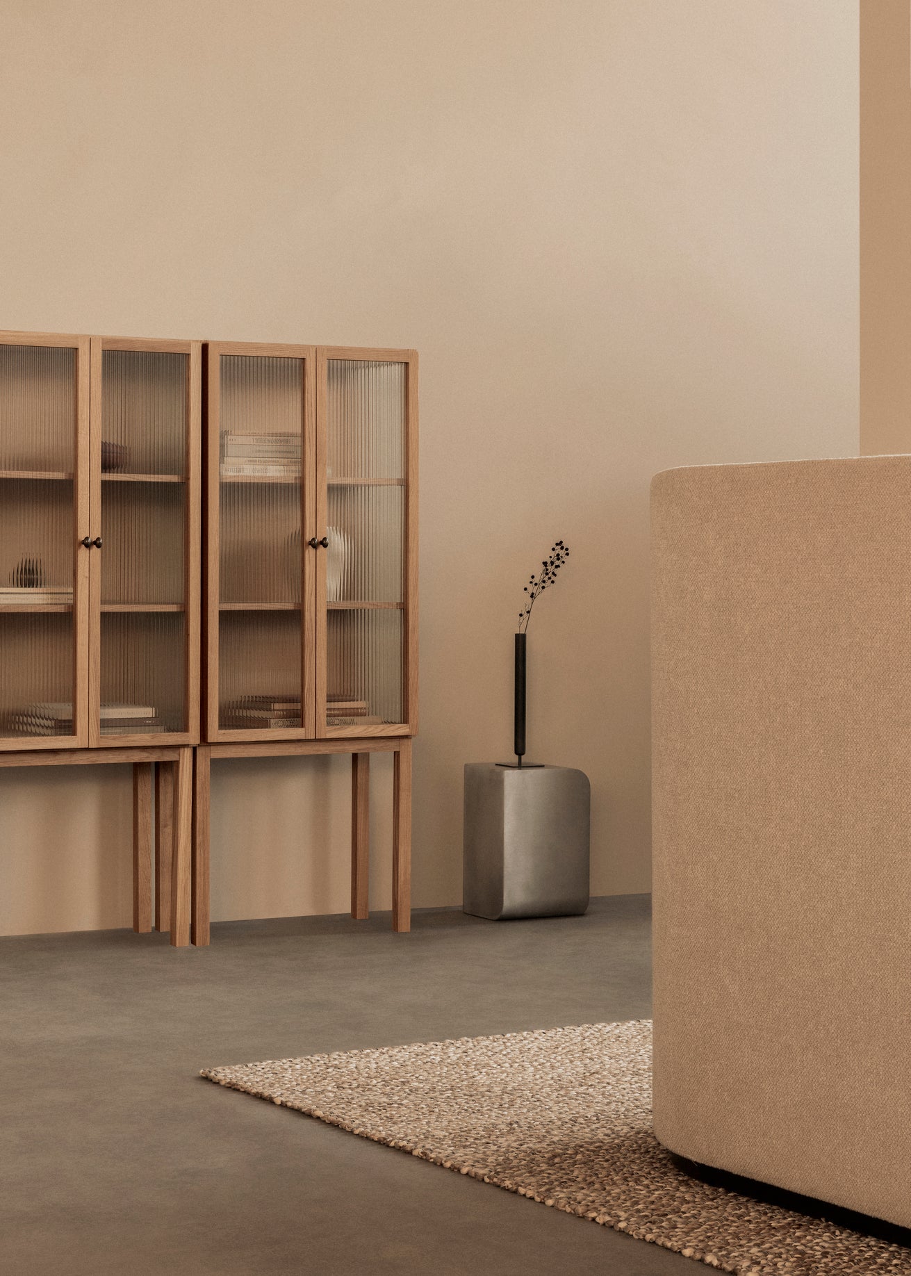 VOLUME aluminum side table