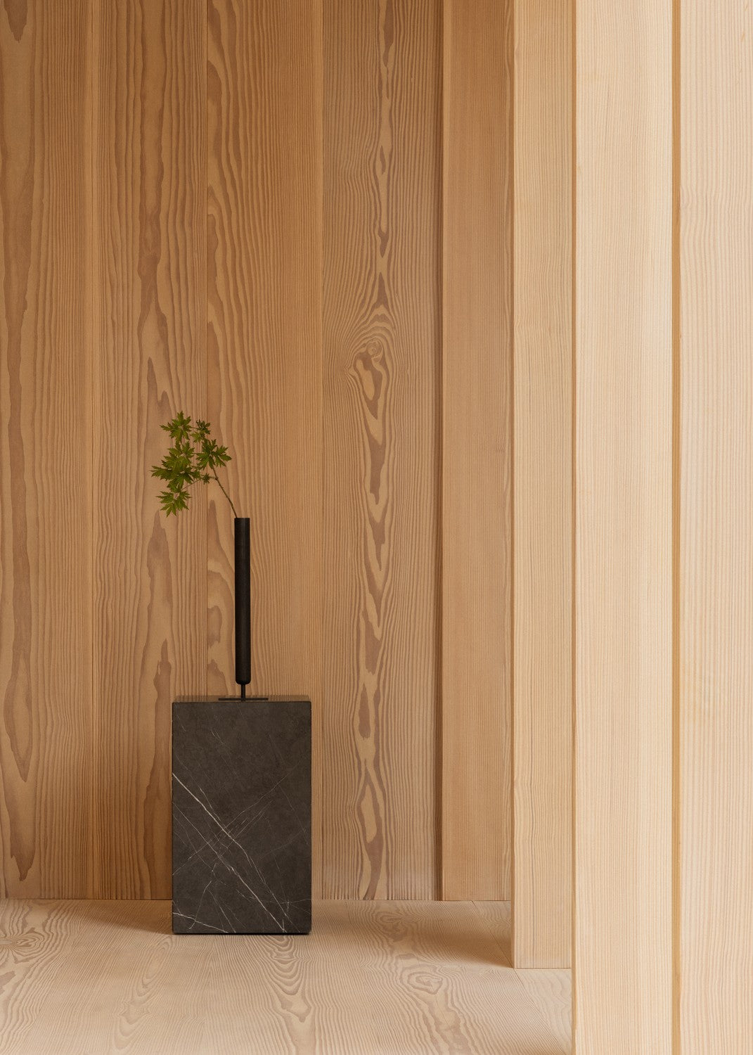 STANCE vase in bronzed brass