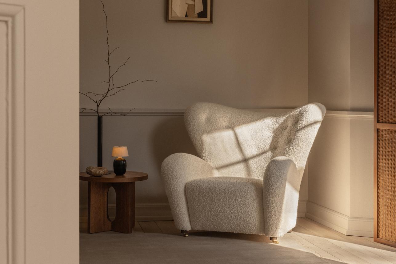 STANCE vase in bronzed brass