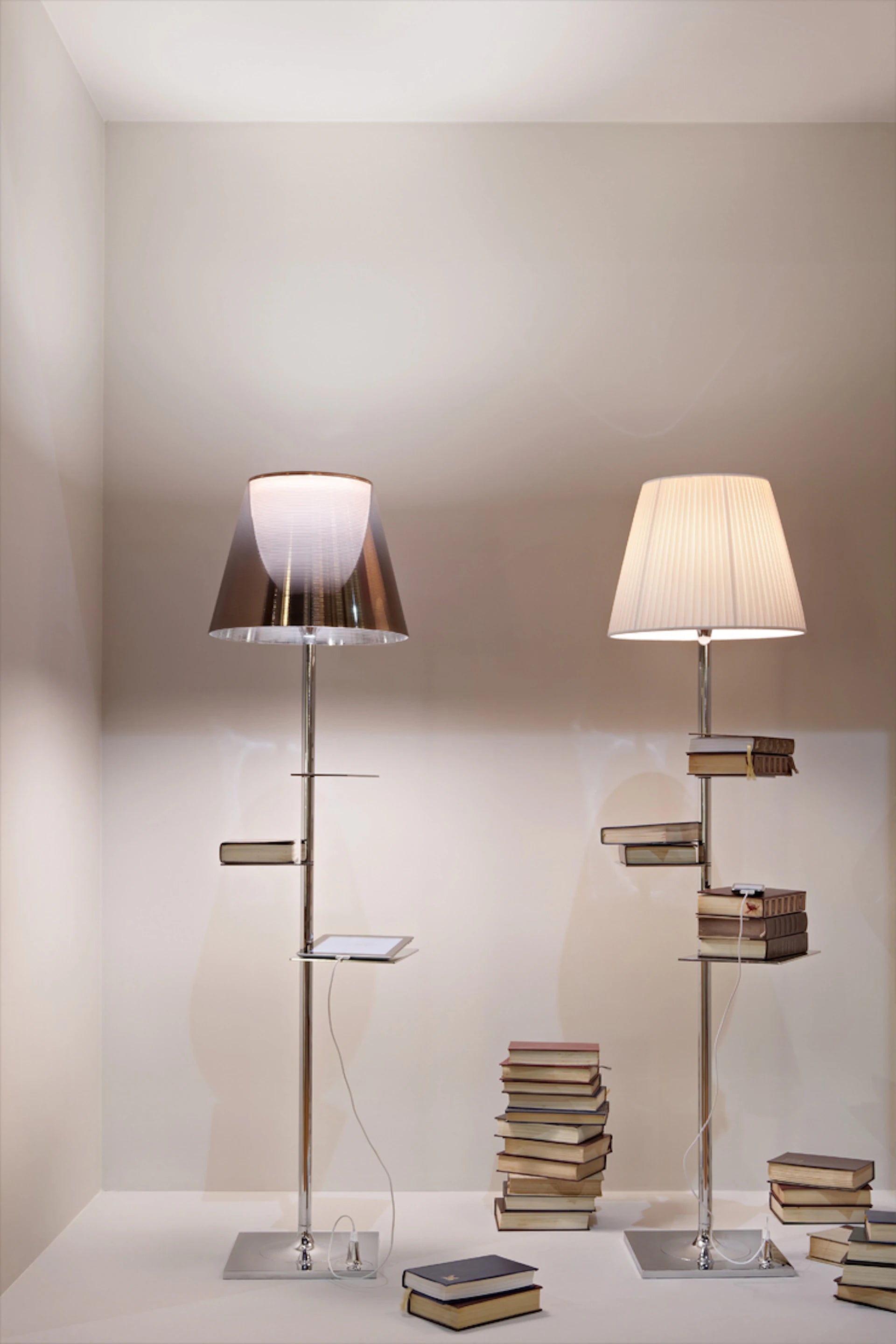 Floor lamp BIBLIOTHEQUE NATIONALE silver with transparent shade