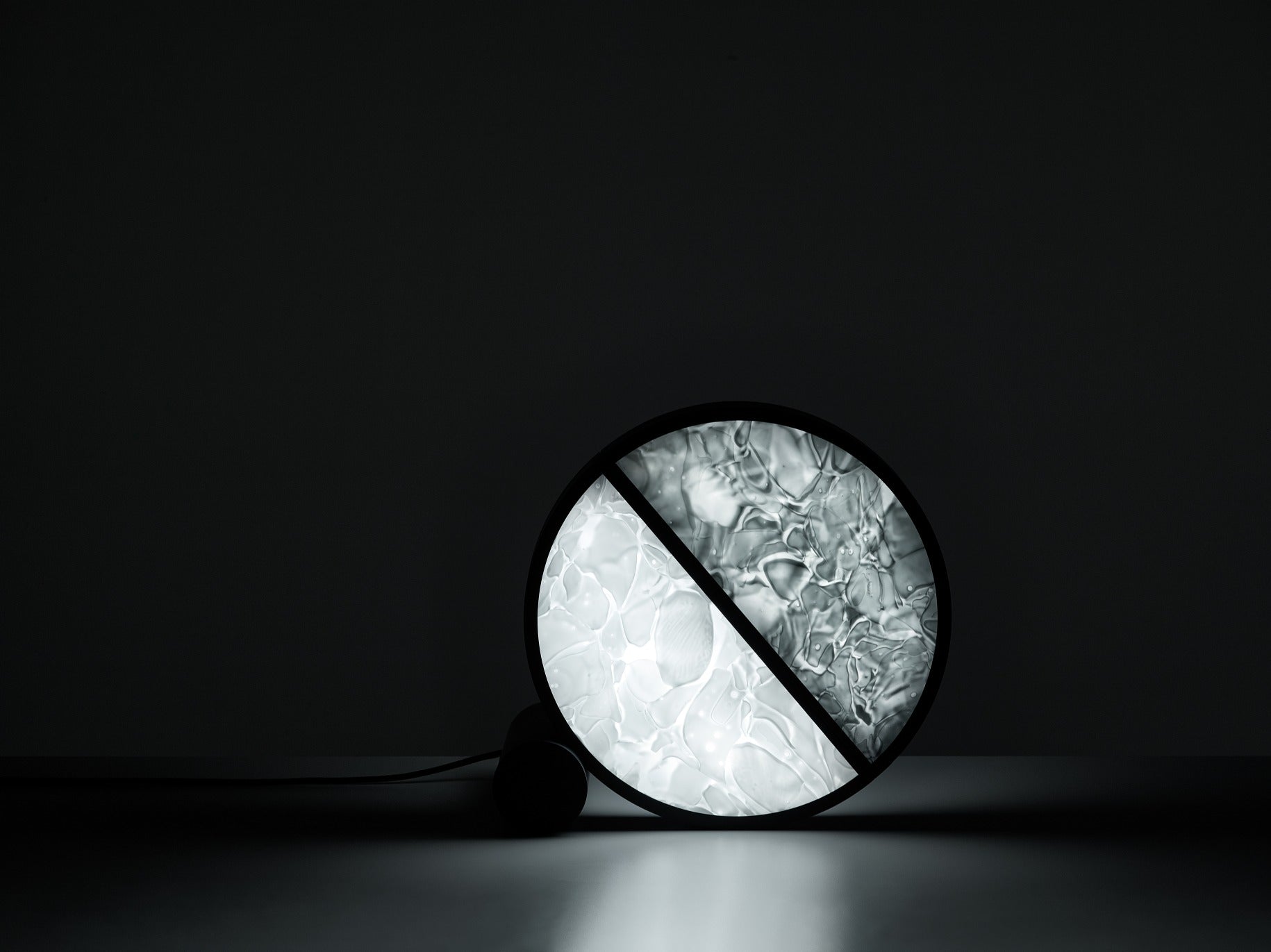 Geometrische Tischlampe Bokisglass glänzendes Glas