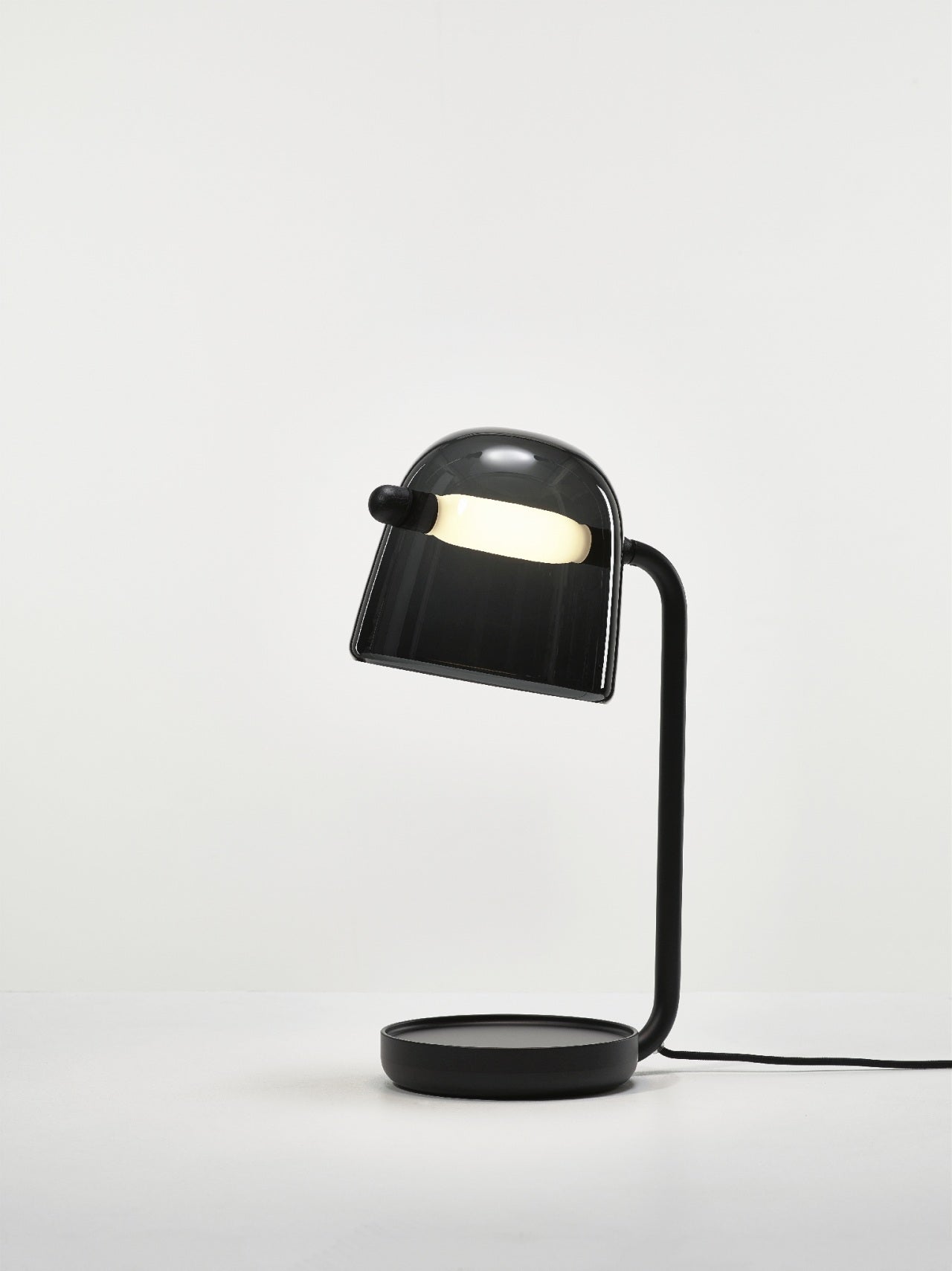 Tischlampe kann eine schwarze Basis sein