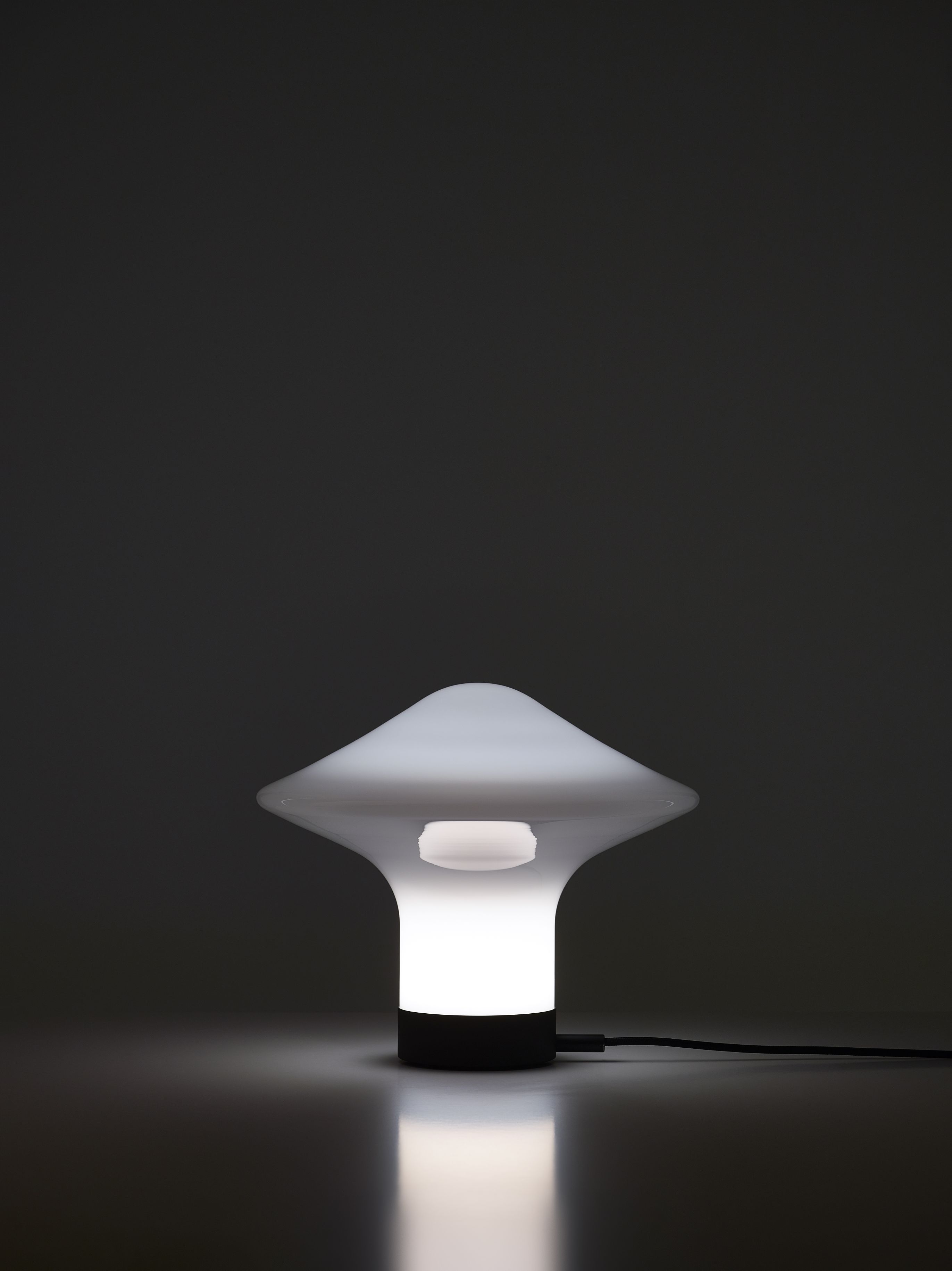 Trottel -Tischlampe Informiertes Glas